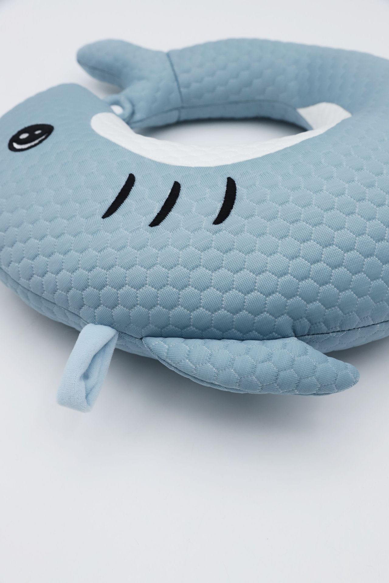 Cartoon Shark ice bubble memory foam U-shaped pillow, Kanglewu summer air layer cold neck pillow, office neck support pillow order pic 14