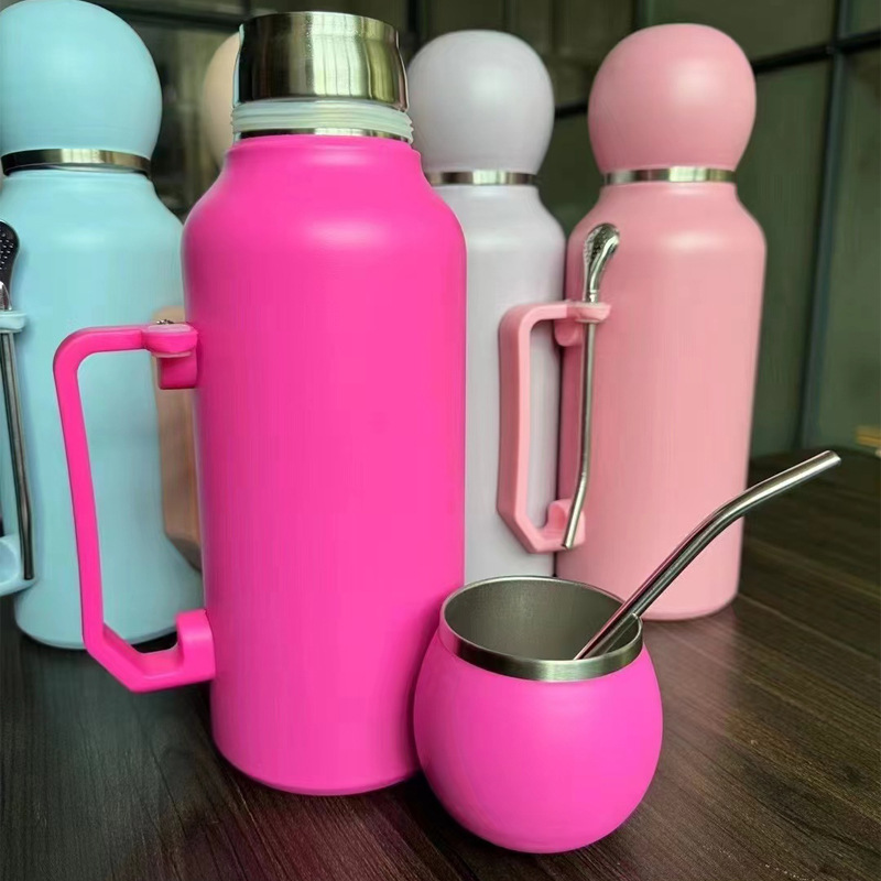 New stainless steel insulated cup vacuum large-capacity outdoor portable hand-held water bottle Application Scenario