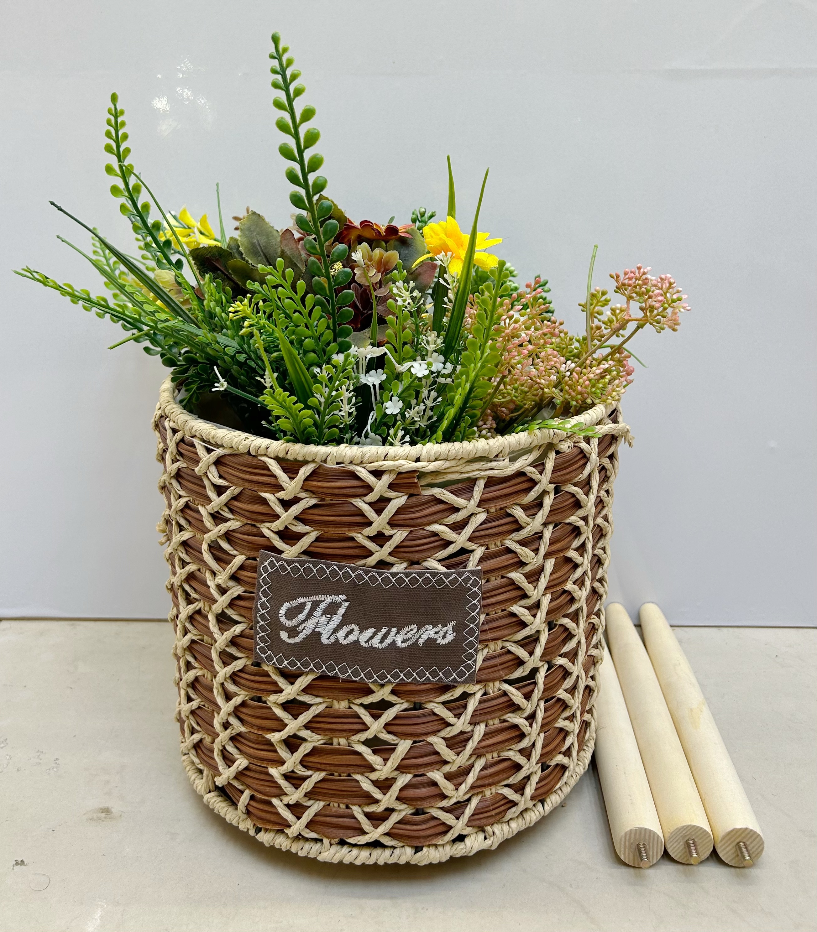 Nordic-style creative hand-woven flower baskets, wooden legs, high flower stands, floor-standing indoor decorations, green ivy flower POTS, flower ornaments, large bubble beads, and small flower ornaments Specification image