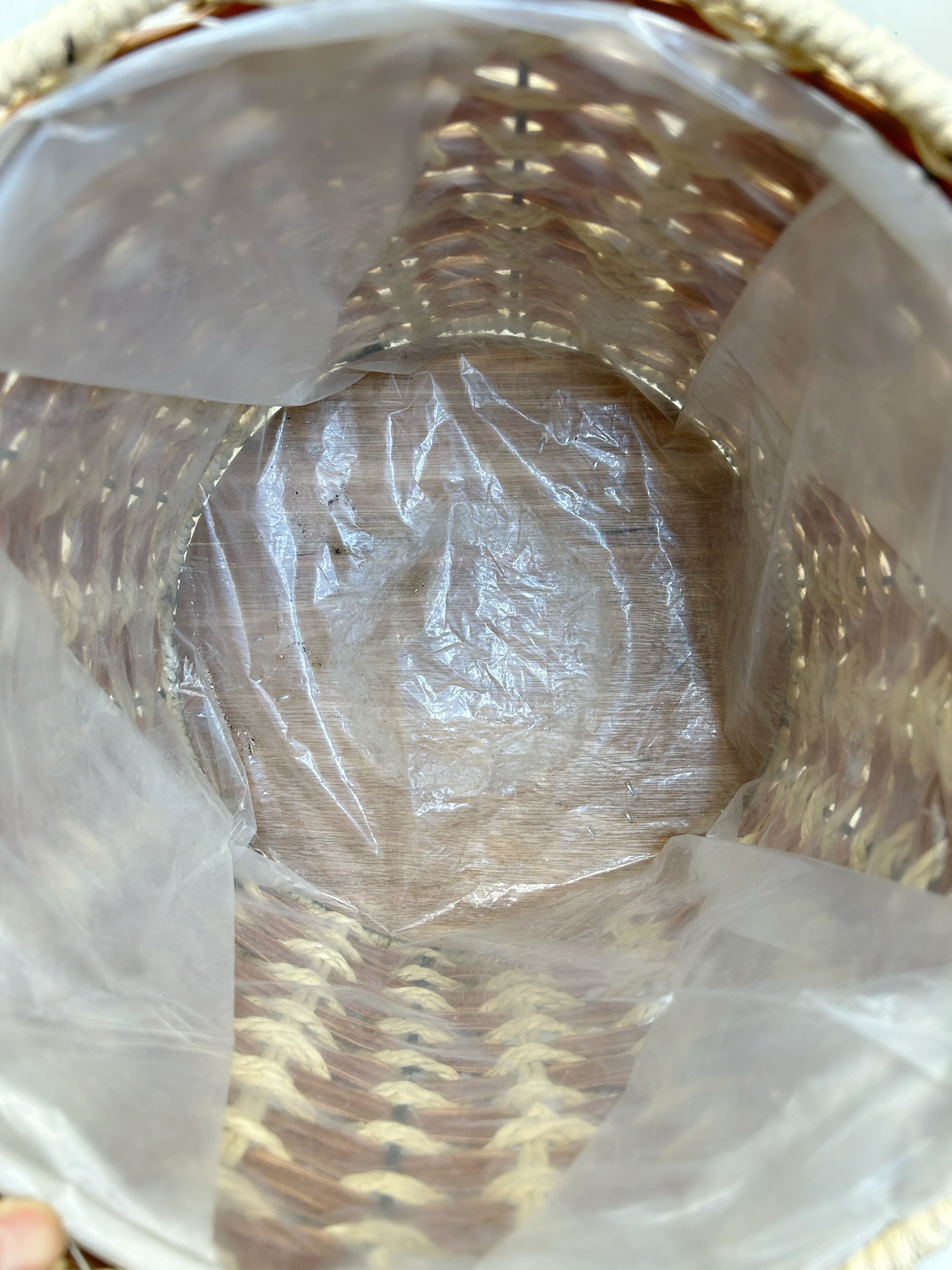 Nordic-style creative hand-woven flower baskets, wooden legs, high flower stands, floor-standing indoor decorations, green ivy flower POTS, flower ornaments, large bubble beads, and small flower ornaments Item Picture