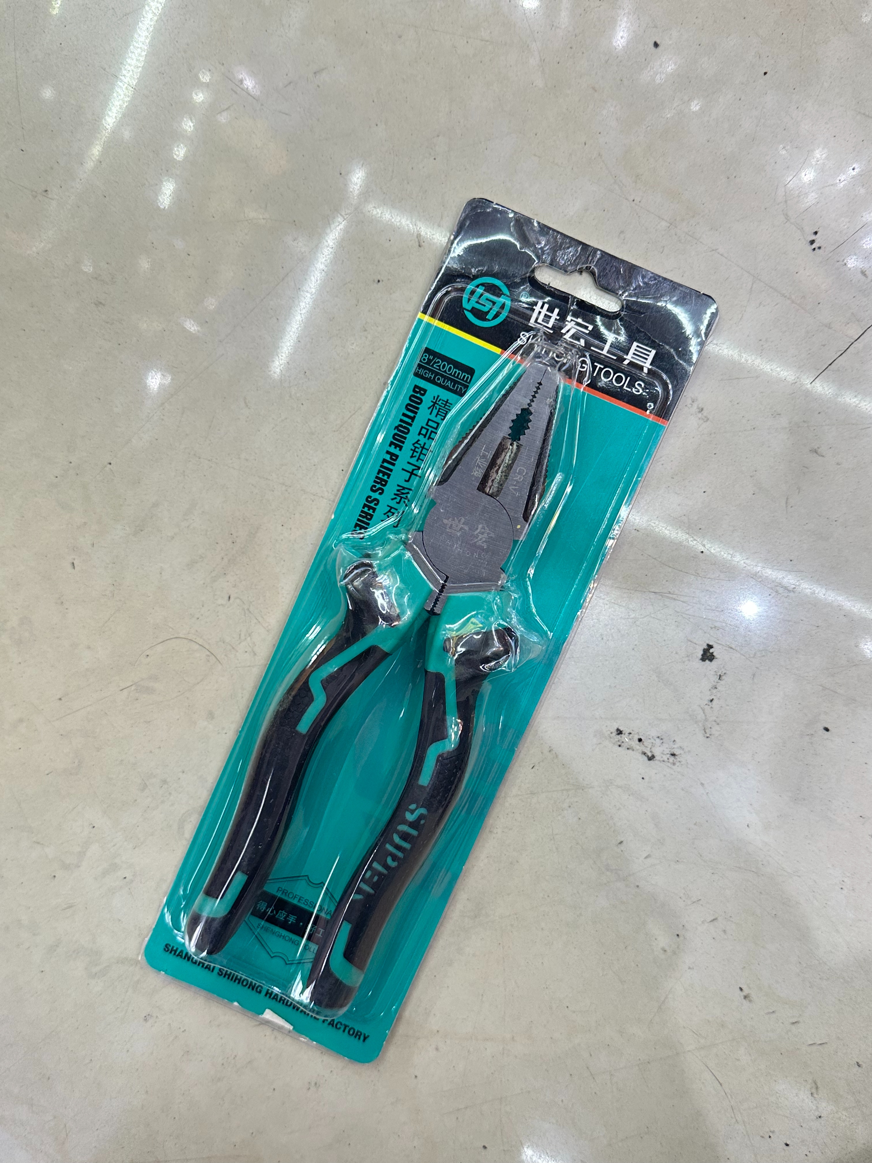 8寸尖嘴钳外贸老虎钳工具钳五金工具产品图