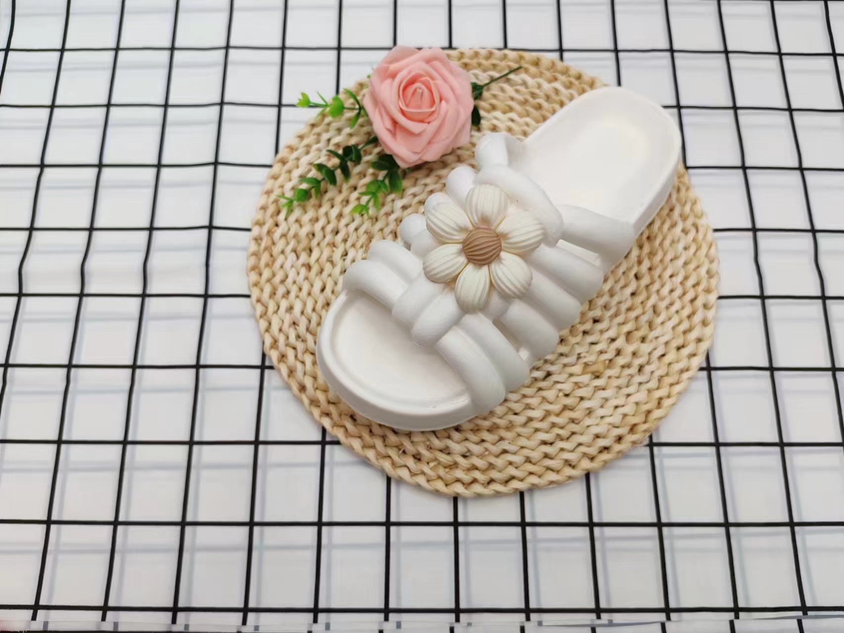 Summer fashion flower-soled flip-flops for outerwear details Picture