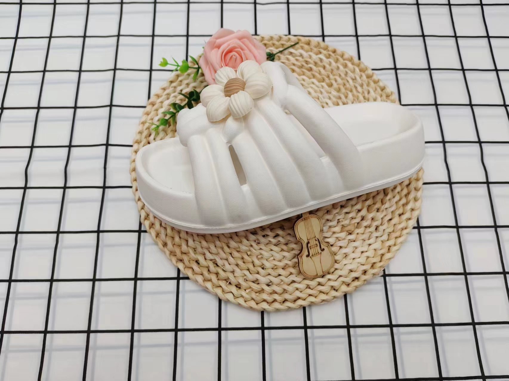 Summer fashion flower-soled flip-flops for outerwear Specification image