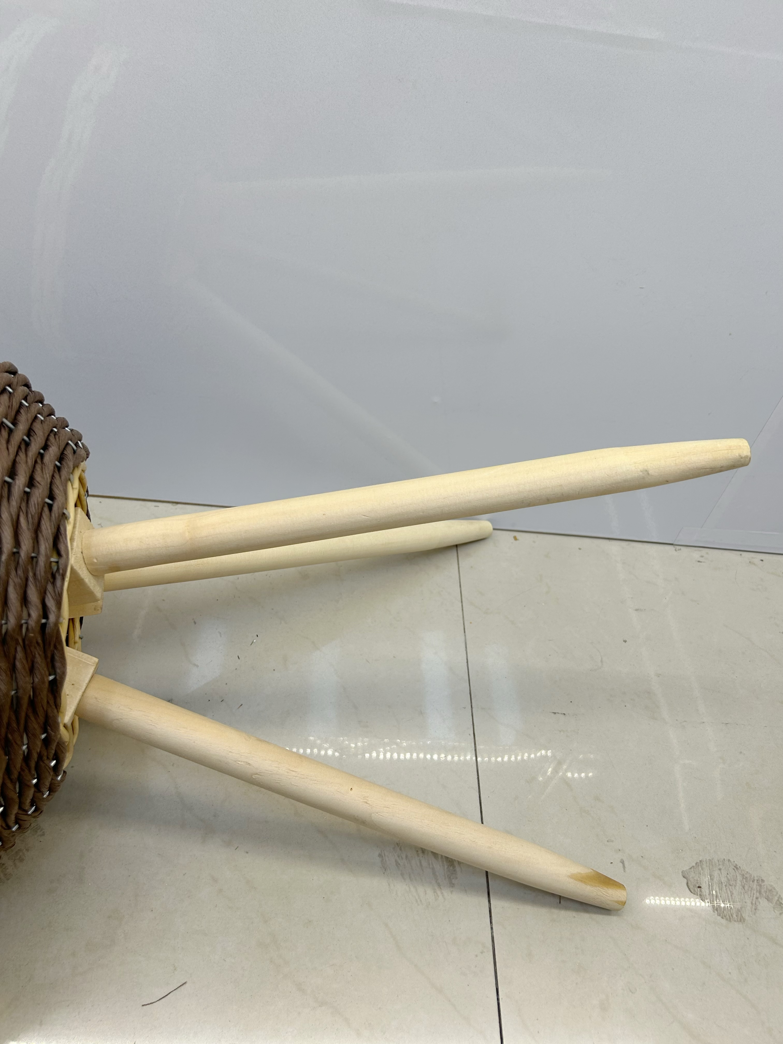 European-style flower stand, hand-woven, living room, balcony, indoor flower POTS, gardening tripod, floor-standing simple plant stand Application Scenario