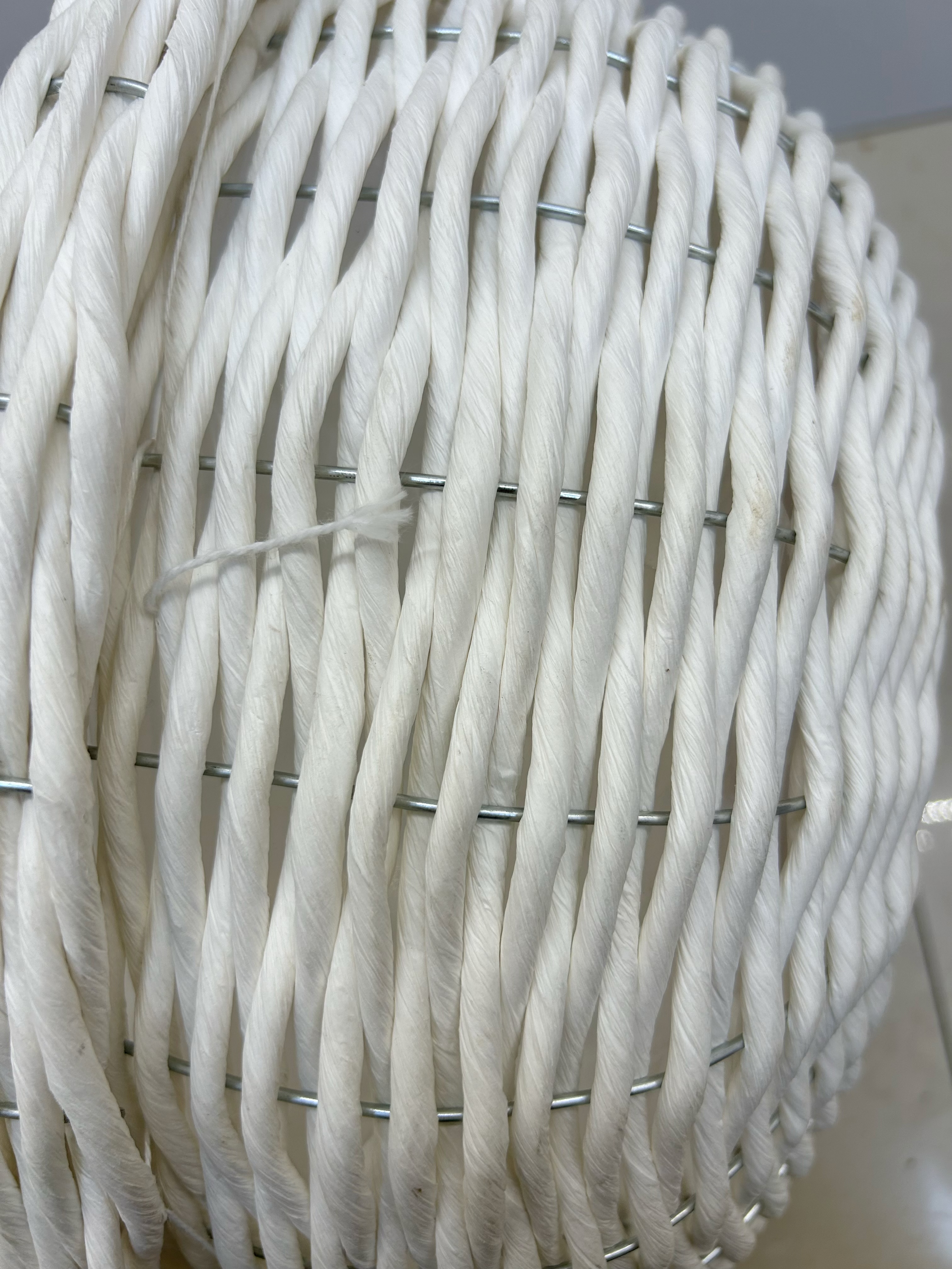 Nordic-style creative hand-woven flower baskets, wooden legs, high flower stands, floor-standing indoor decoration, green ivy flower POTS, flower gardening Application Scenario