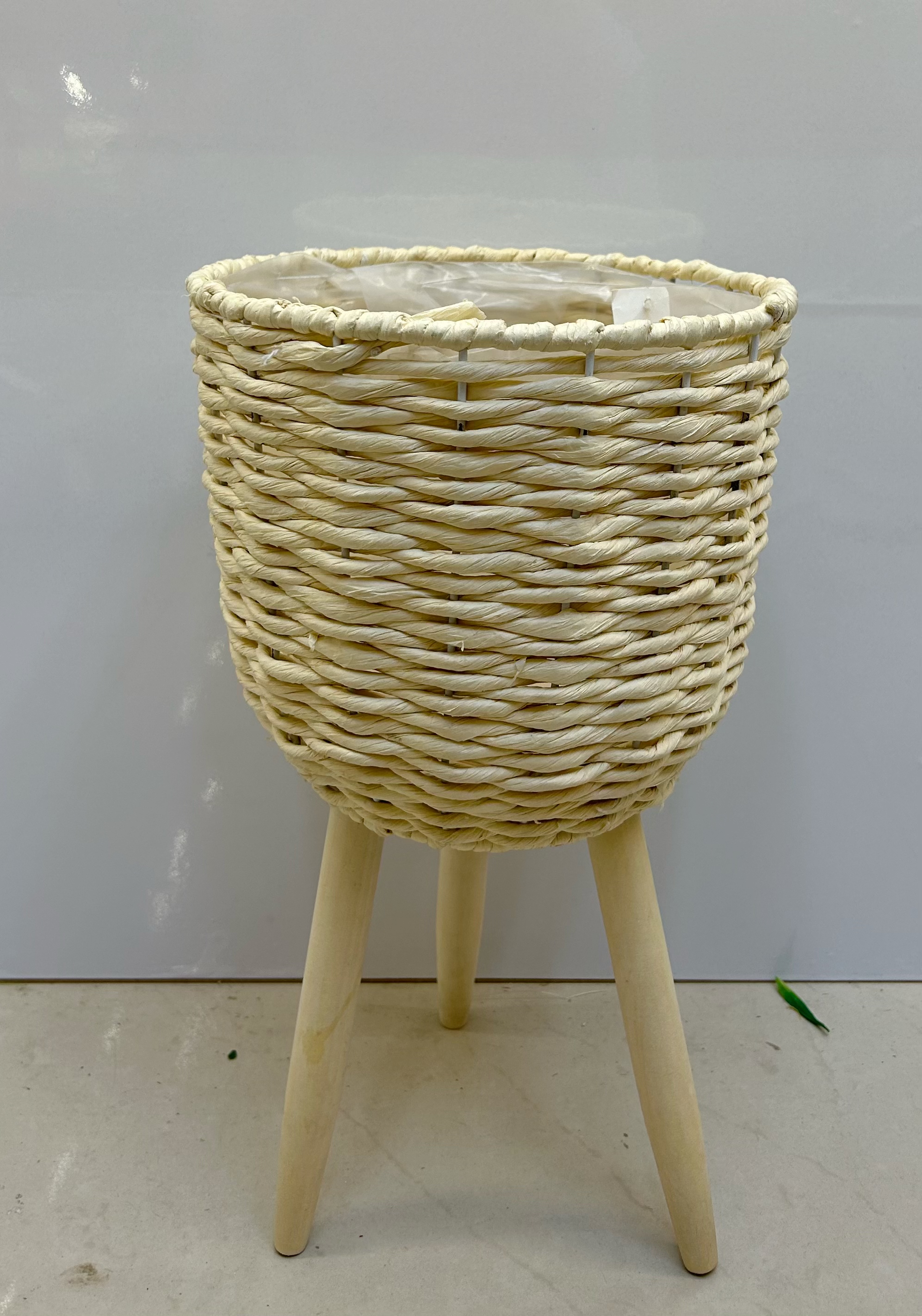 Nordic-style creative hand-woven flower baskets, wooden legs, high flower stands, floor-standing indoor decoration, green ivy flowerpots, flower and gardening potted plants, wooden legs Specification image