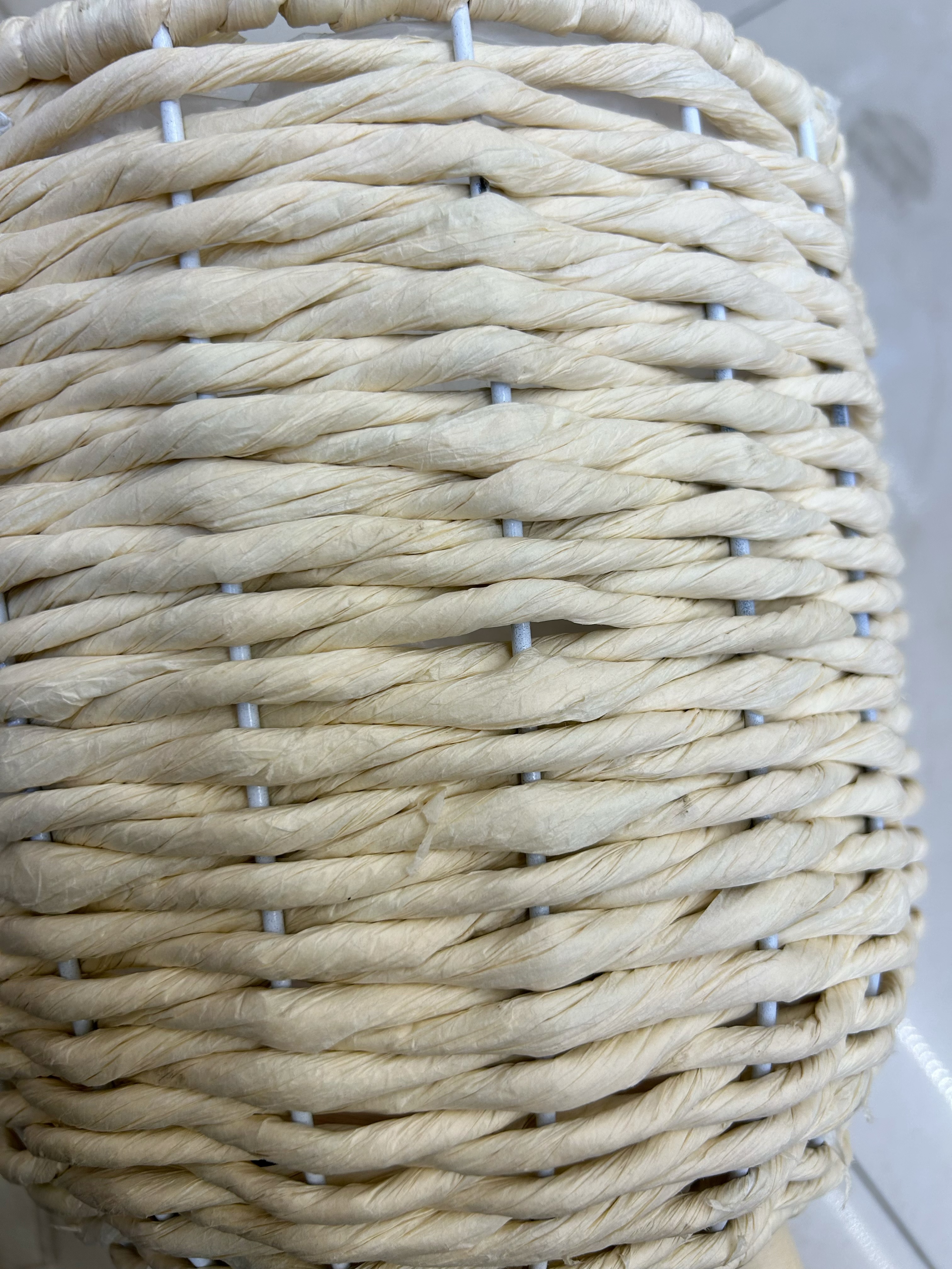 Nordic-style creative hand-woven flower baskets, wooden legs, high flower stands, floor-standing indoor decoration, green ivy flowerpots, flower and gardening potted plants, wooden legs Application Scenario