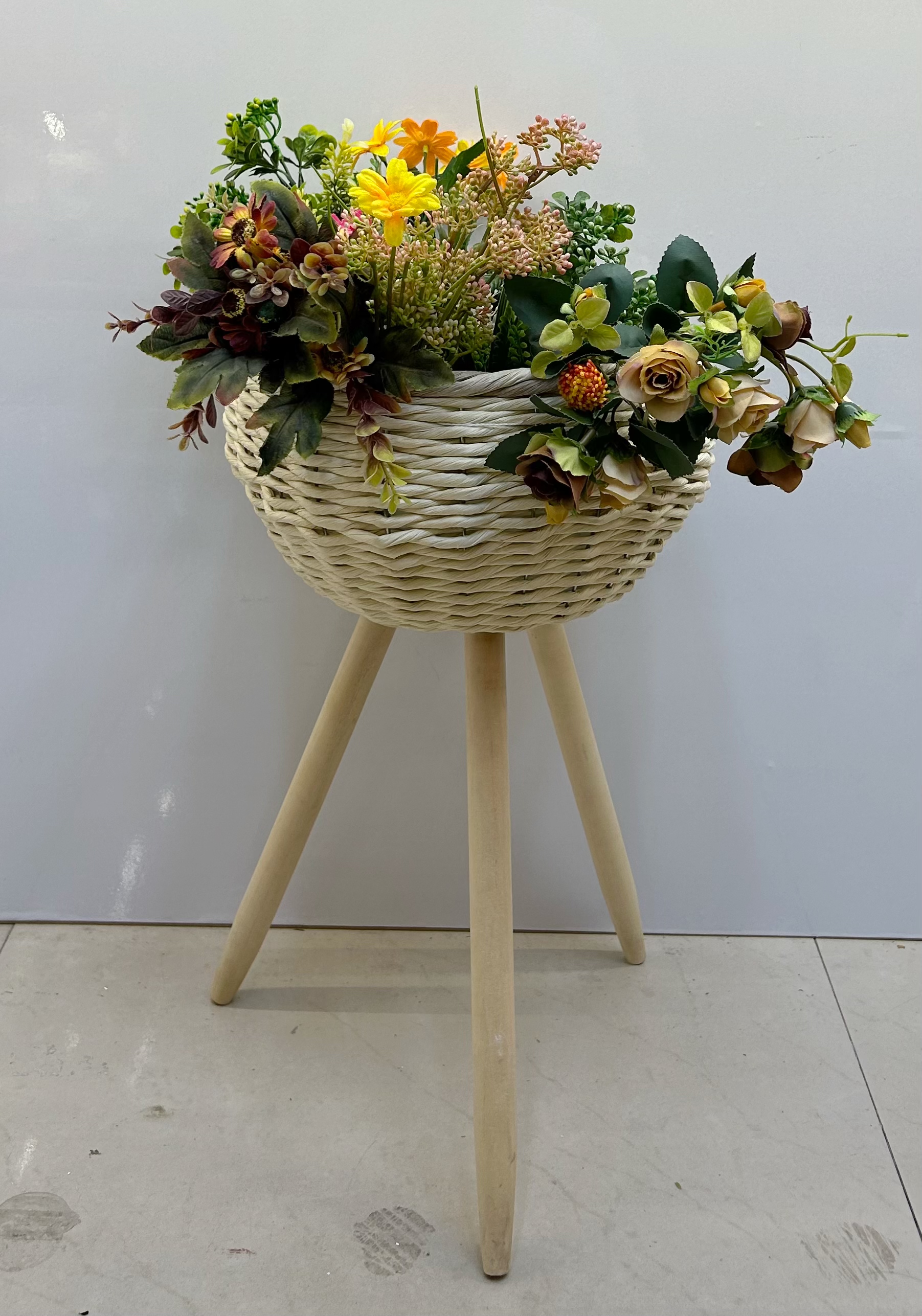 Nordic-style creative handcrafted flower baskets, wooden leg high flower stands, floor-standing indoor decoration, green ivy flowerpots, flower and gardening potted plants Specification image