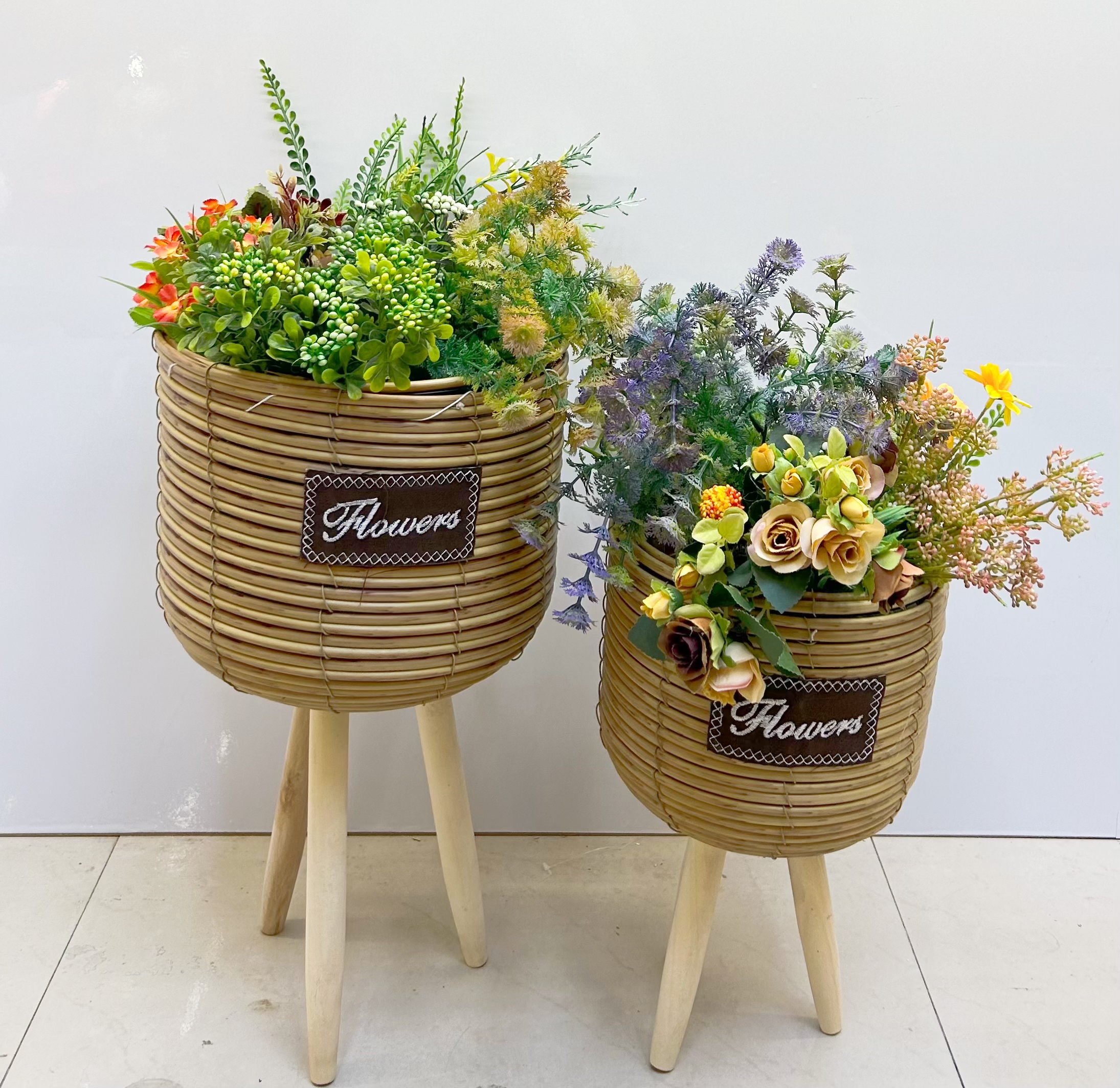 Nordic-style creative handcrafted flower baskets, wooden legs, high flower stands, floor-standing indoor green ivy flowerpots, garden potted plants, wooden legs