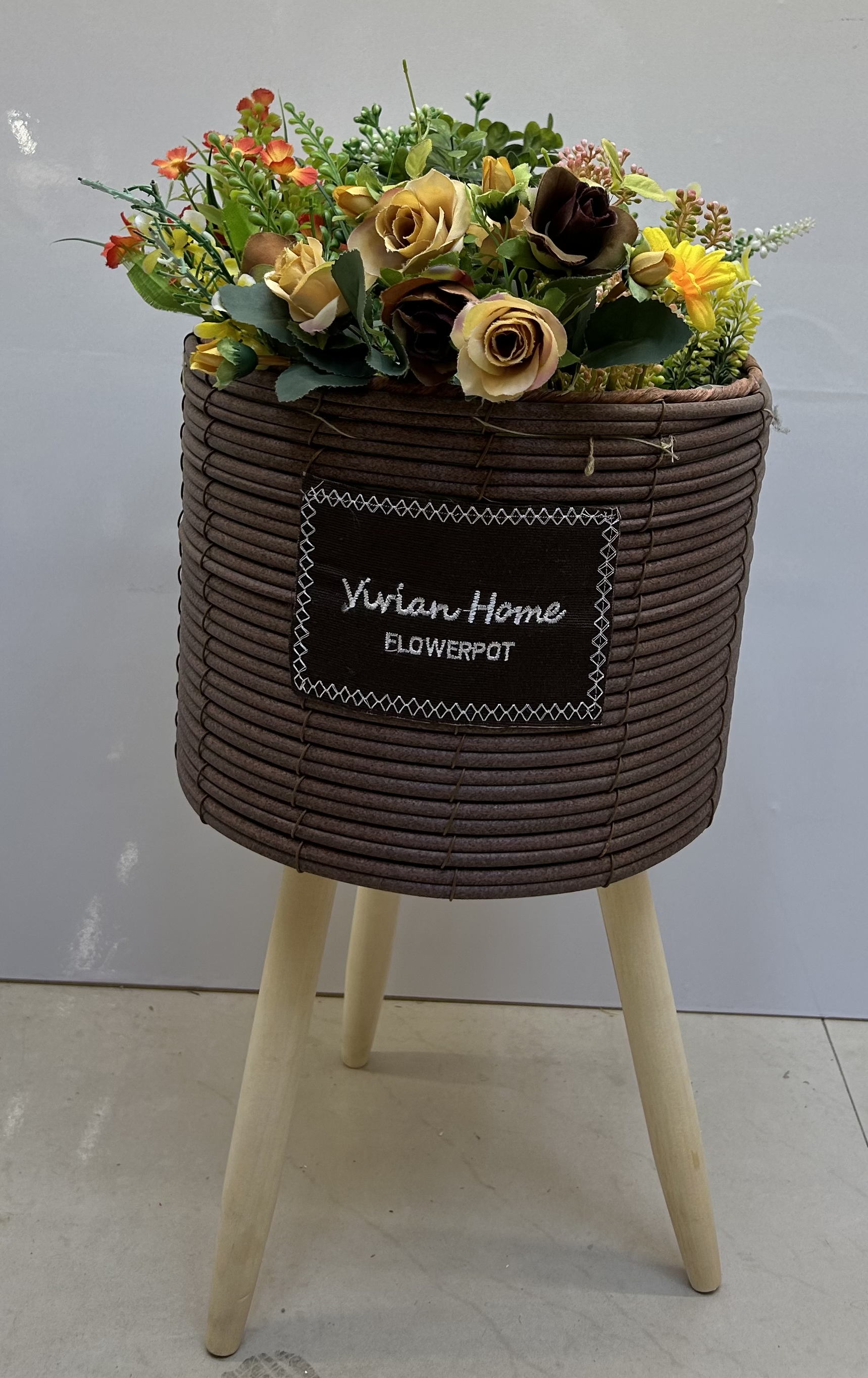 Hand-woven garden and home green plant potted flower basket, indoor floor-standing home balcony green vine flower stand with three-legged flower pot stand, Nordic style Item Picture