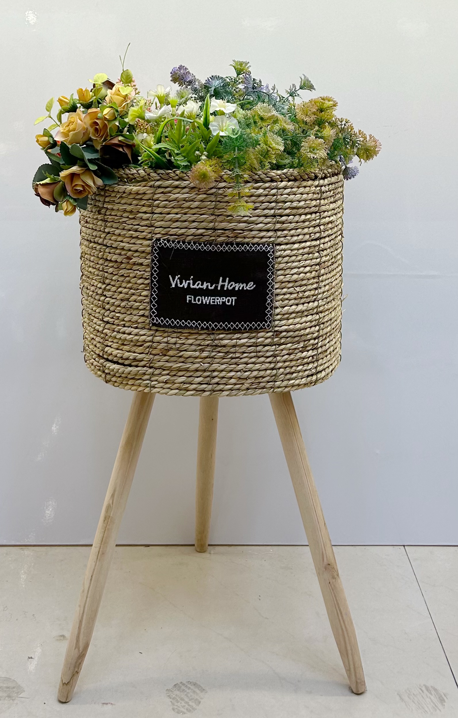 Nordic-style creative hand-woven flower baskets, wooden legs, high flower stands, floor-standing indoor decoration, green ivy flowerpots, garden potted plants, wooden legs Specification image