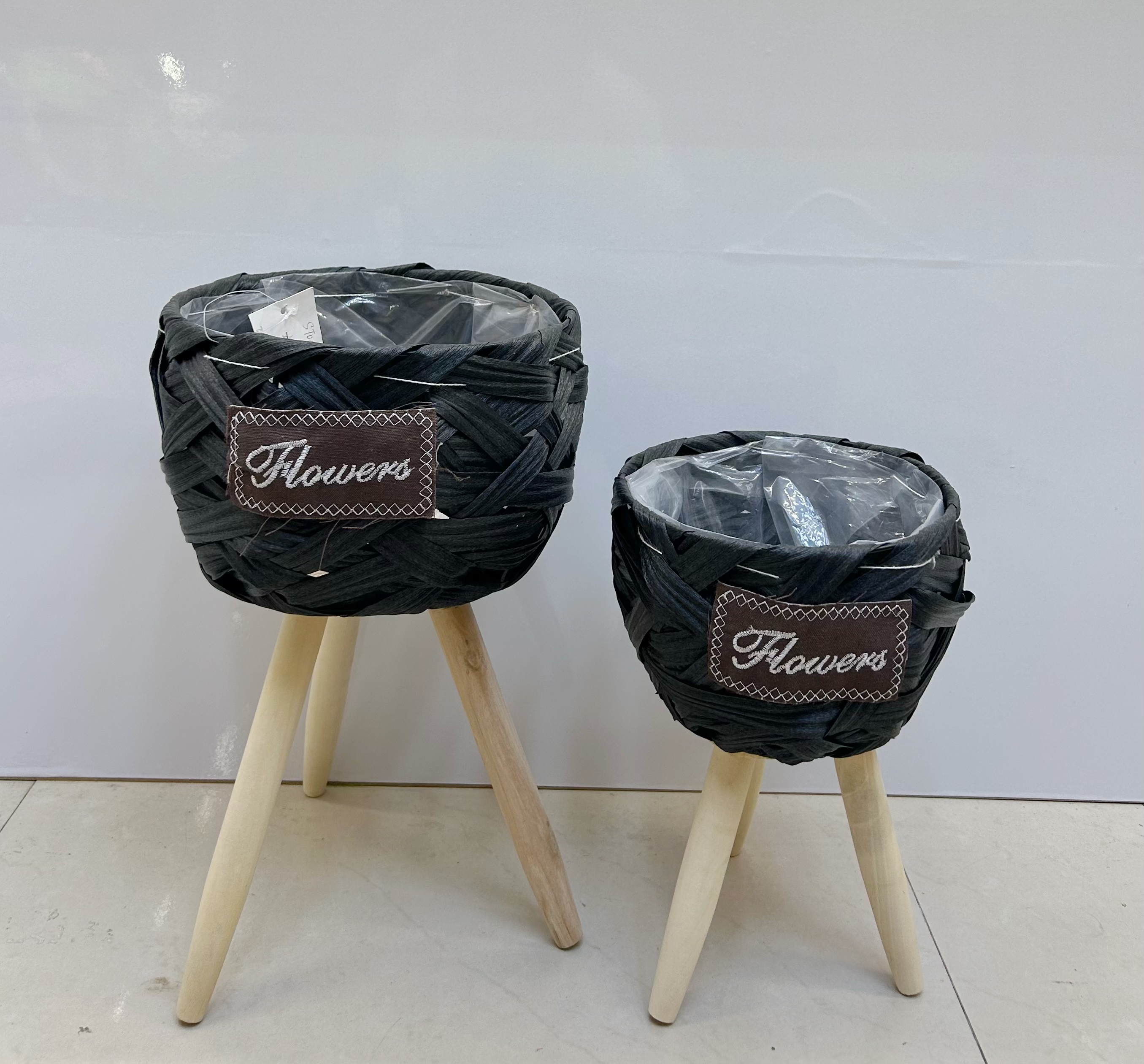 Nordic-style creative handcrafted flower baskets, wooden legs, high flower stands, floor-standing indoor green plant gardens, flower art potted plants details Picture