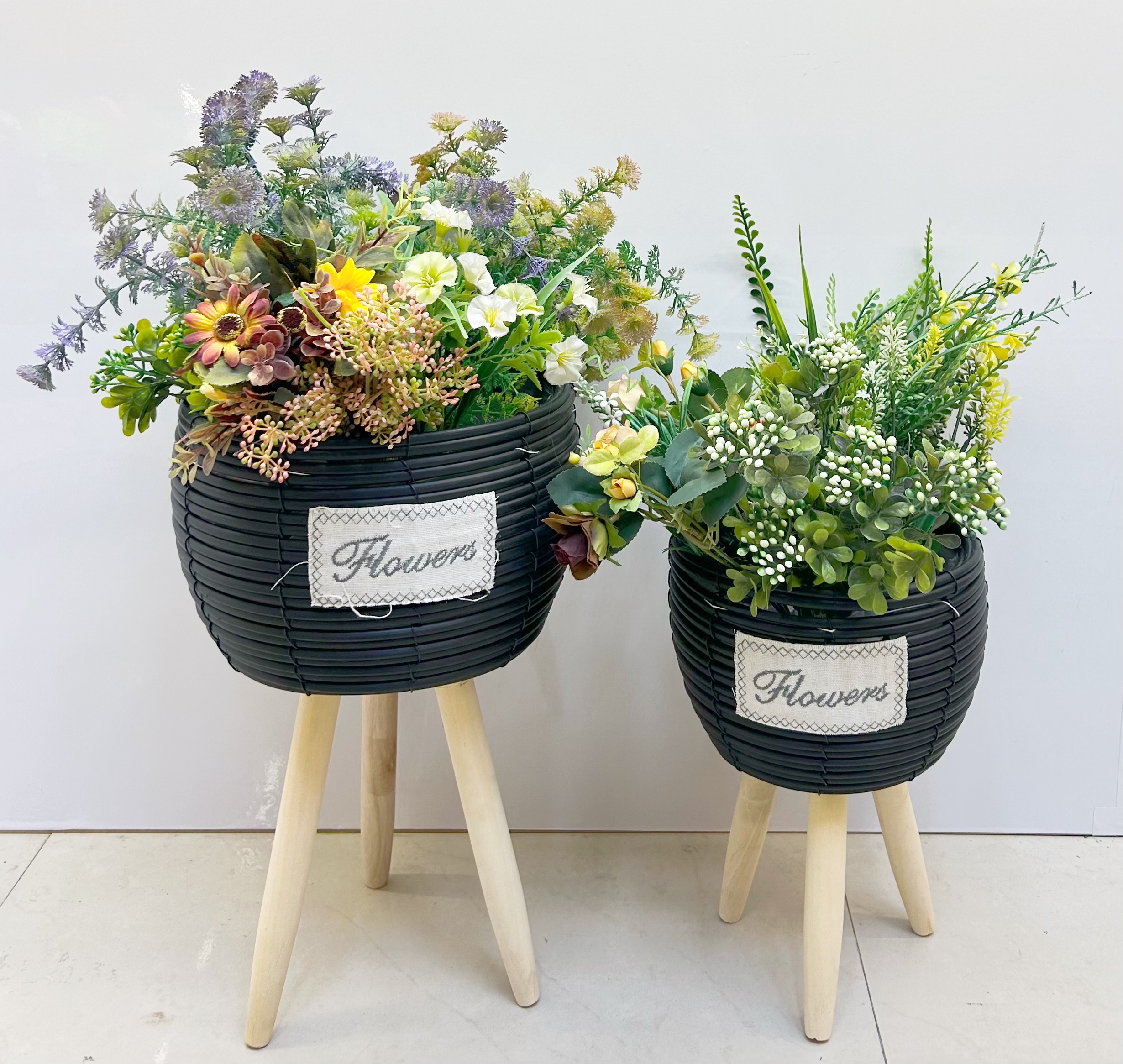 Nordic-style creative hand-woven flower baskets, wooden legs, high flower stands, floor-standing indoor decoration, green plants, flower art and potted plants