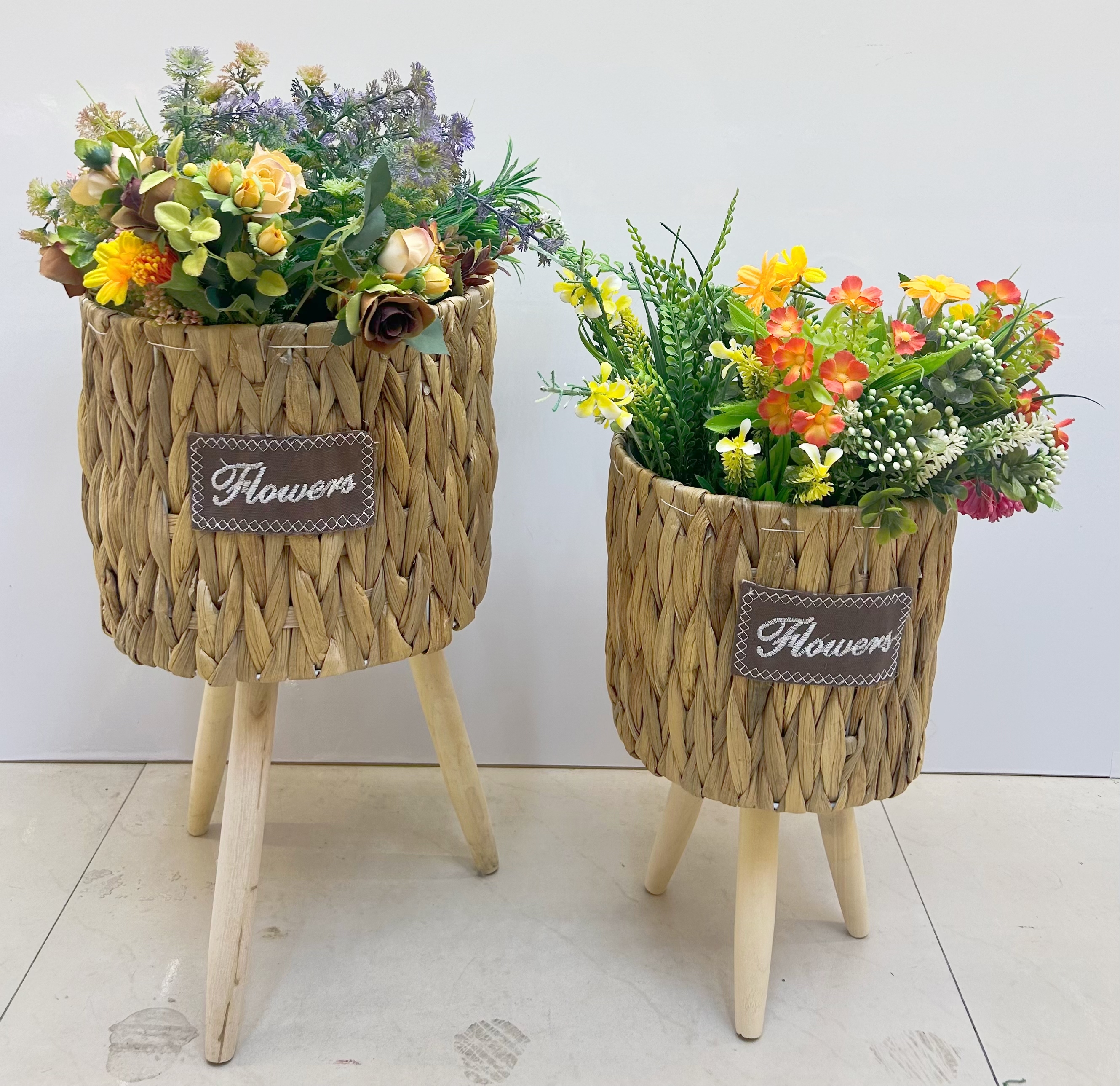 Nordic-style creative hand-woven flower baskets, wooden legs, high flower stands, floor-standing indoor decoration, green ivy flowerpots, garden potted plants
