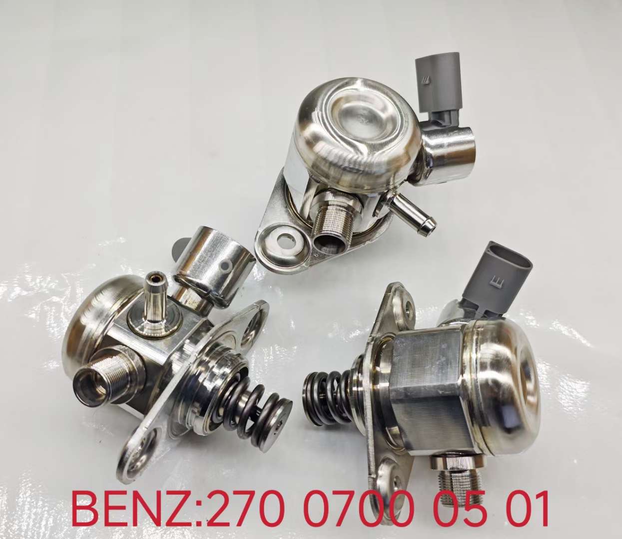 The automotive parts are suitable for the high-pressure oil pump A2740700401 of the Mercedes-Benz M274 engine details Picture
