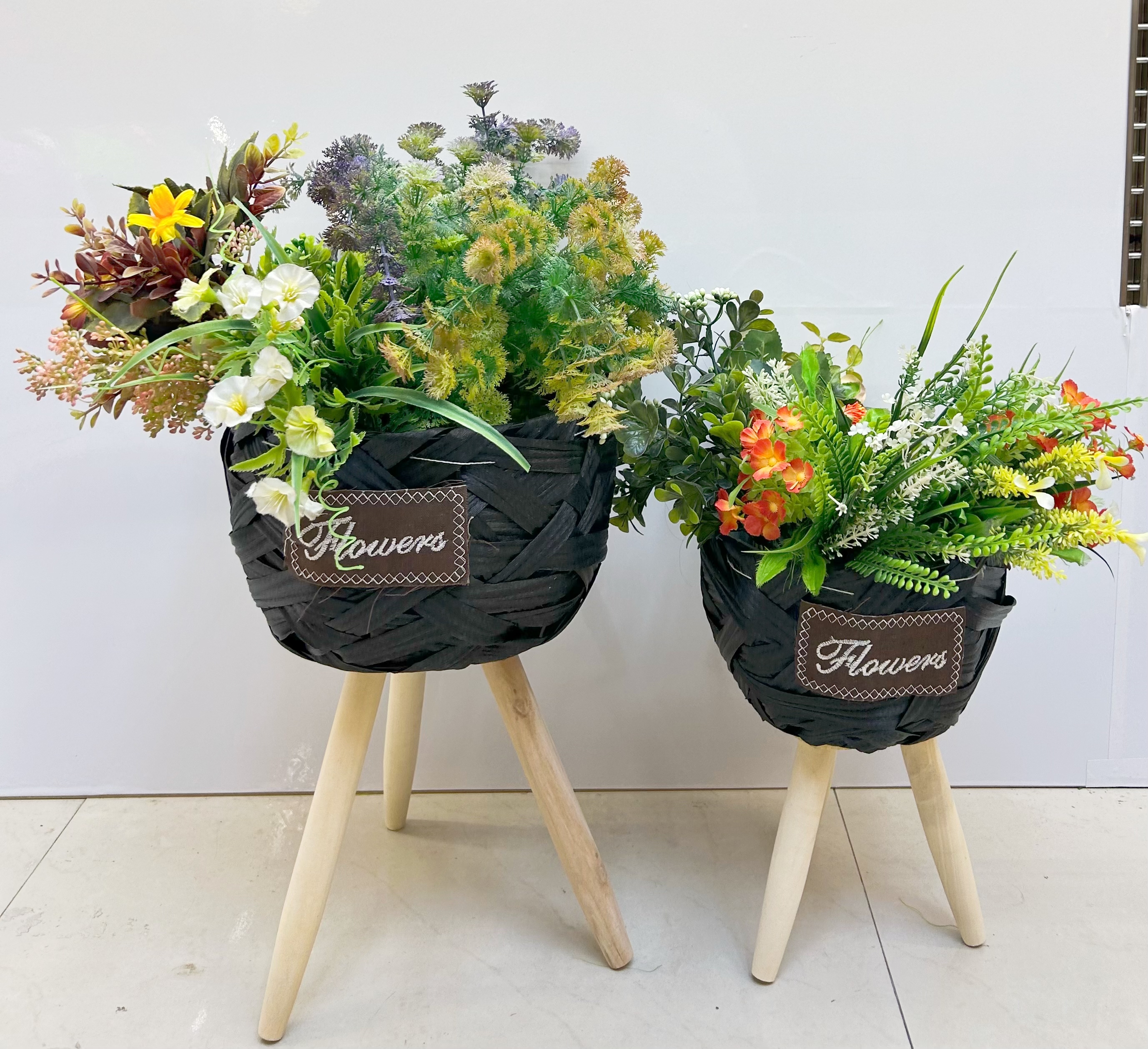 Nordic-style creative handcrafted flower baskets, wooden legs, high flower stands, floor-standing indoor green plant gardens, flower art potted plants