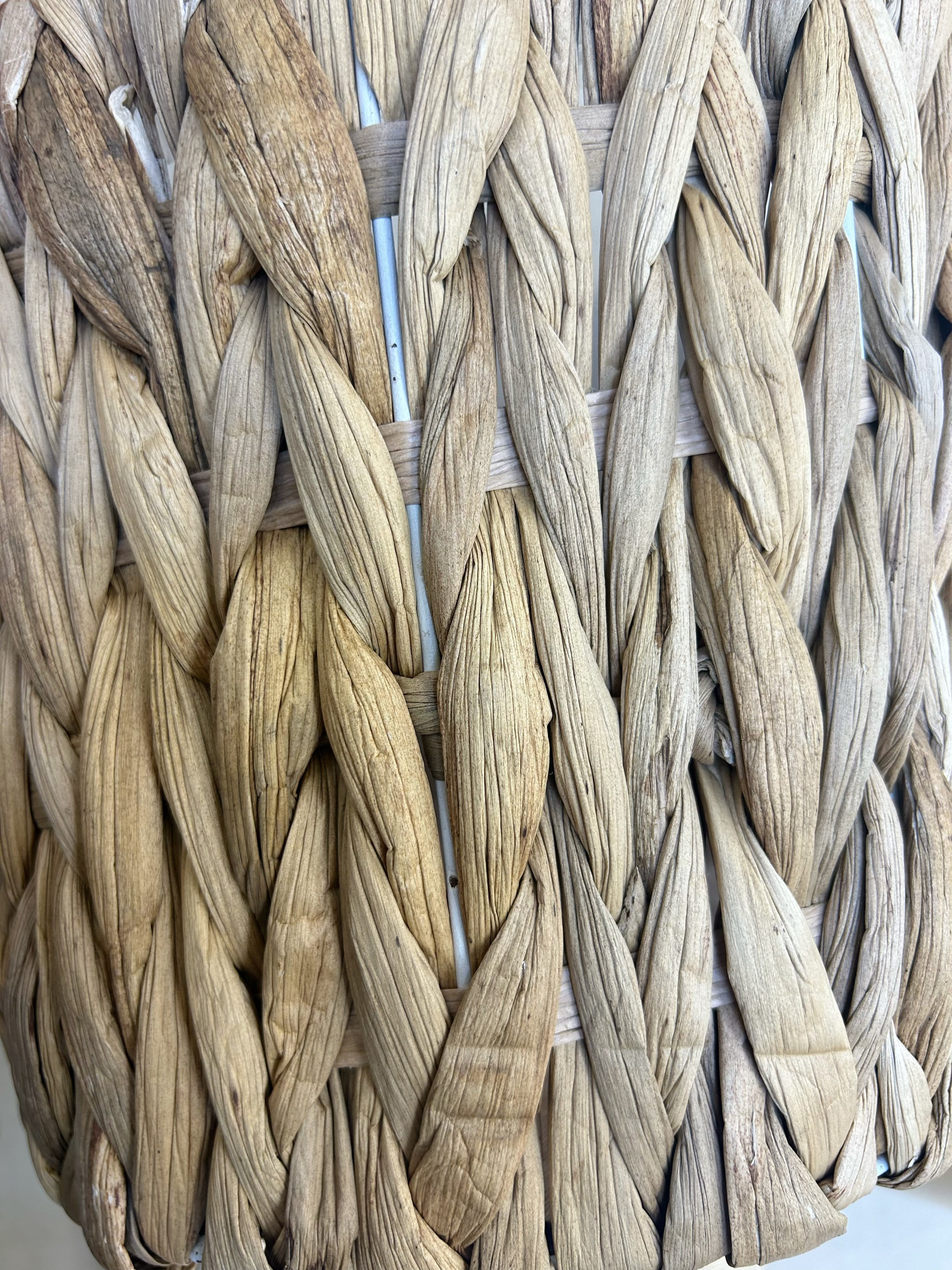 Nordic-style creative hand-woven flower baskets, wooden legs, high flower stands, floor-standing indoor decoration, green ivy flowerpots, garden potted plants Specification image