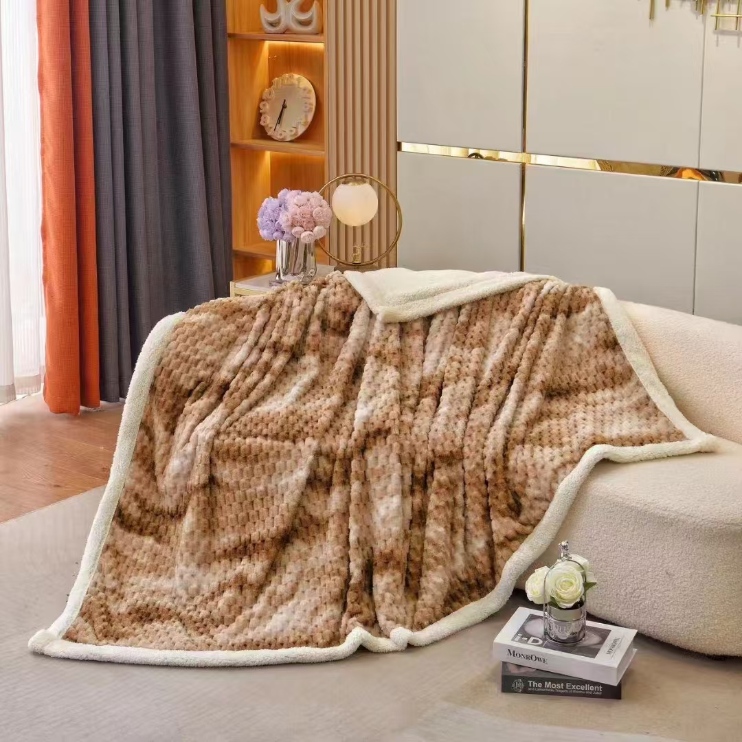 Factory wholesale double-layer covered blankets, turtle and lamb fleece blankets, thickened turtle shell fleece flannel blankets for autumn and winter, DB home textiles Item Picture