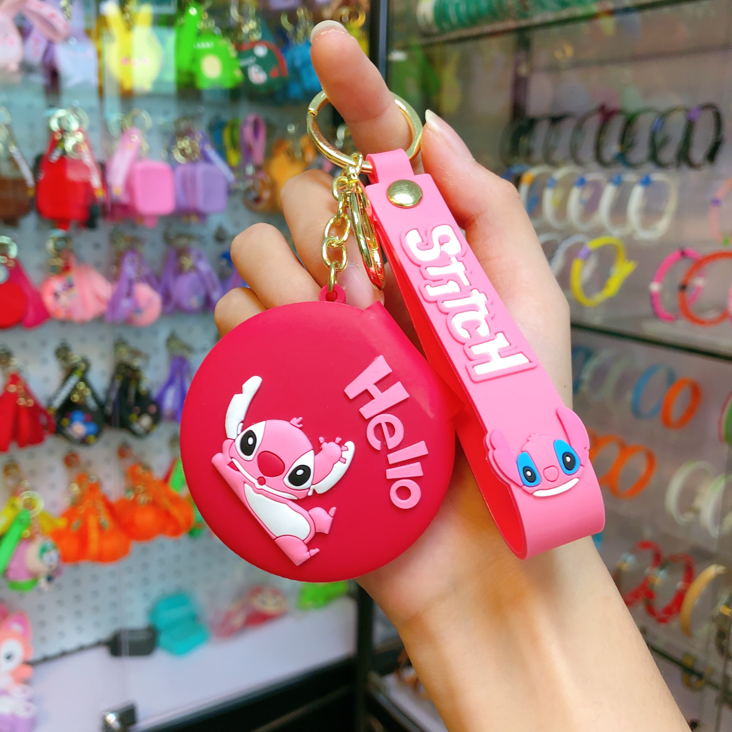 Wholesale of cute cartoon silicone Stitch keychains, convenient makeup mirrors for girls, couple pendants and small gifts Application Scenario