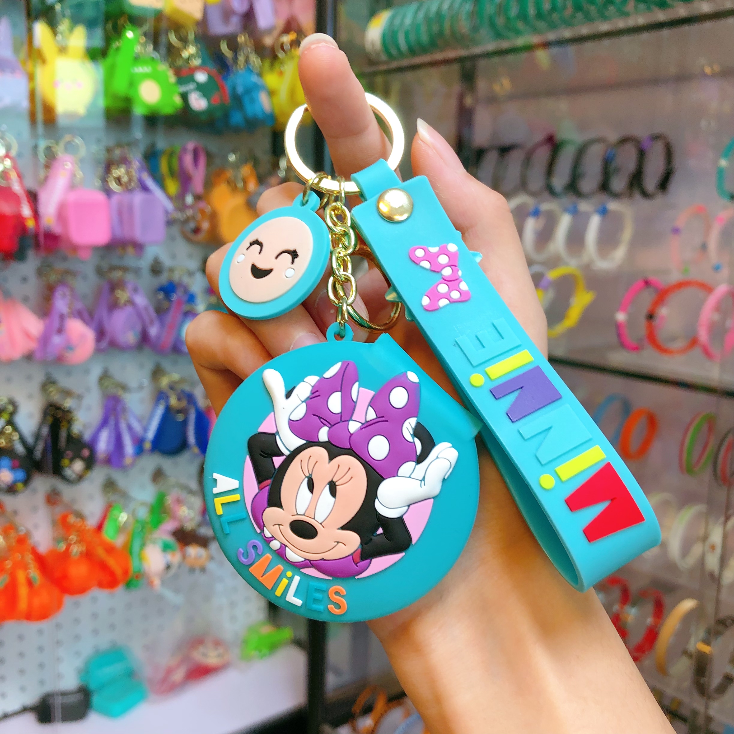 Wholesale of cute cartoon silicone Minnie keychains, convenient makeup mirrors for girls, couple pendants and small gifts Item Picture