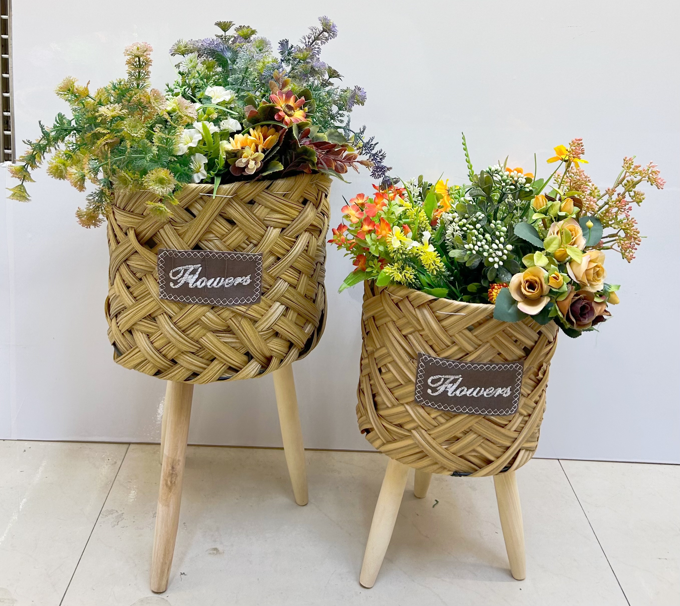 Nordic-style creative hand-woven flower baskets, wooden legs, high flower stands, floor-standing indoor and outdoor decorative garden potted plants