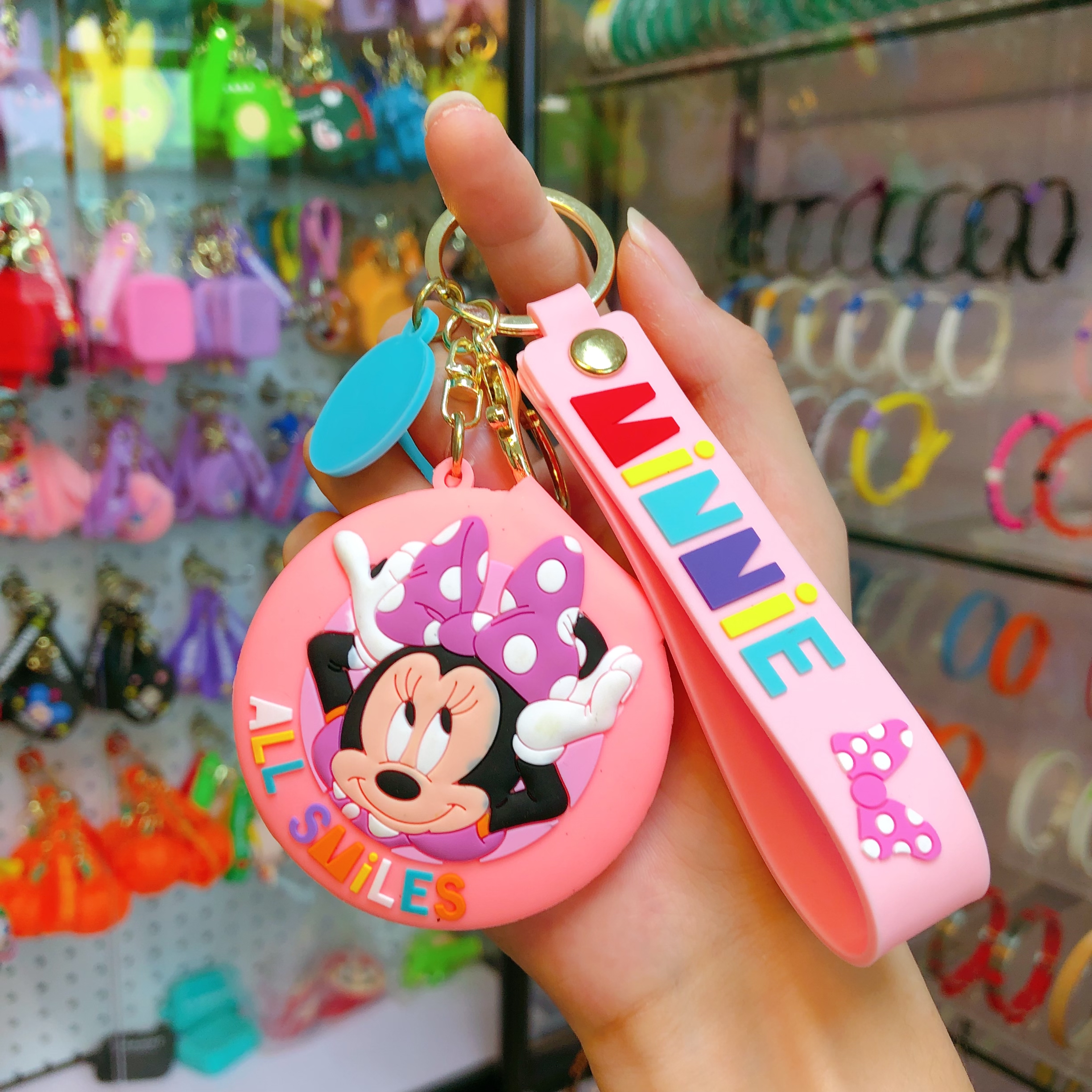 Wholesale of cute cartoon silicone Minnie keychains, convenient makeup mirrors for girls, couple pendants and small gifts Specification image