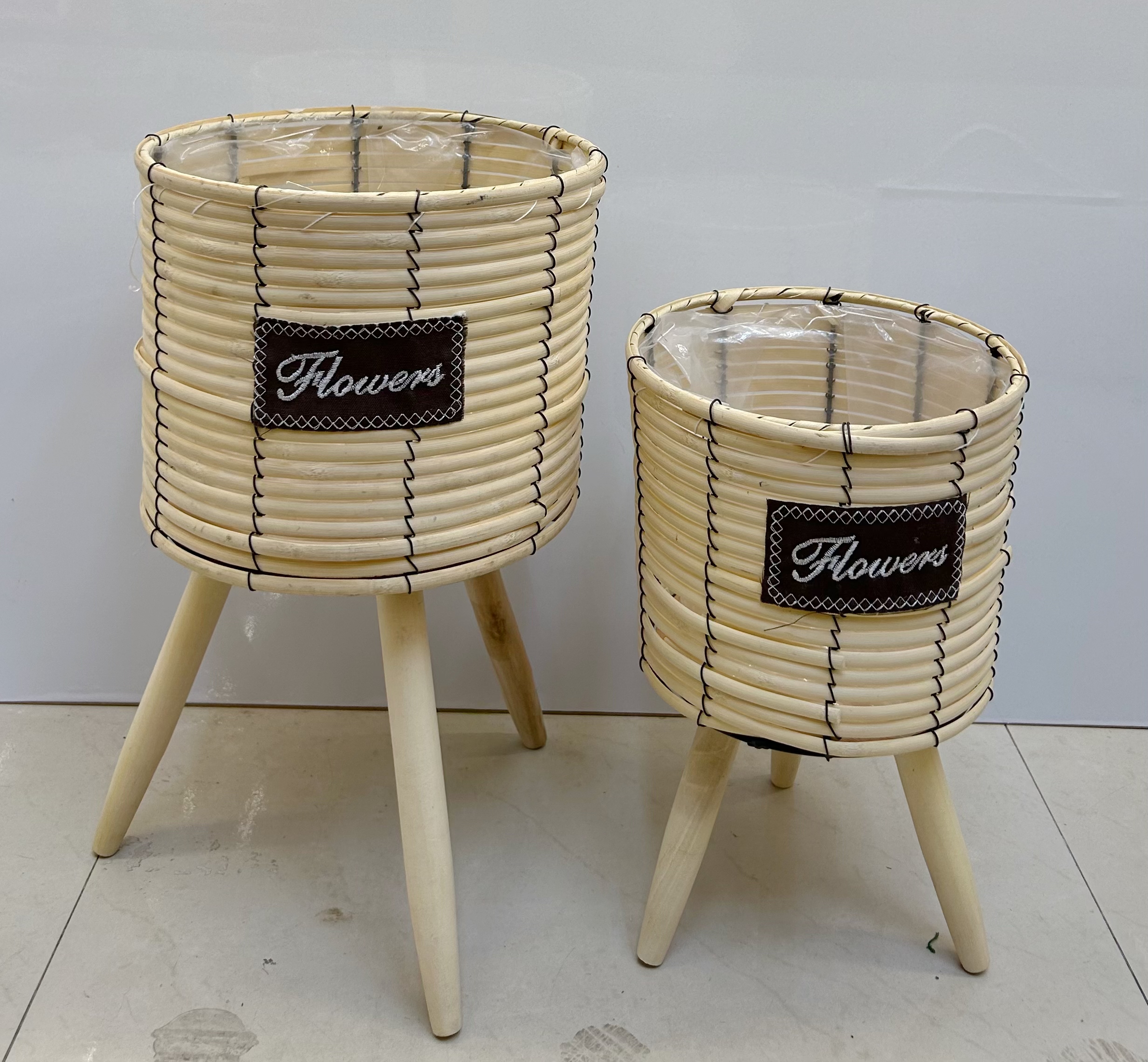 Nordic style creative, handcrafted bamboo flower baskets, wooden legs, high flower stands, floor-standing indoor and outdoor decorations, green ivy flowerpots, garden potted plants details Picture