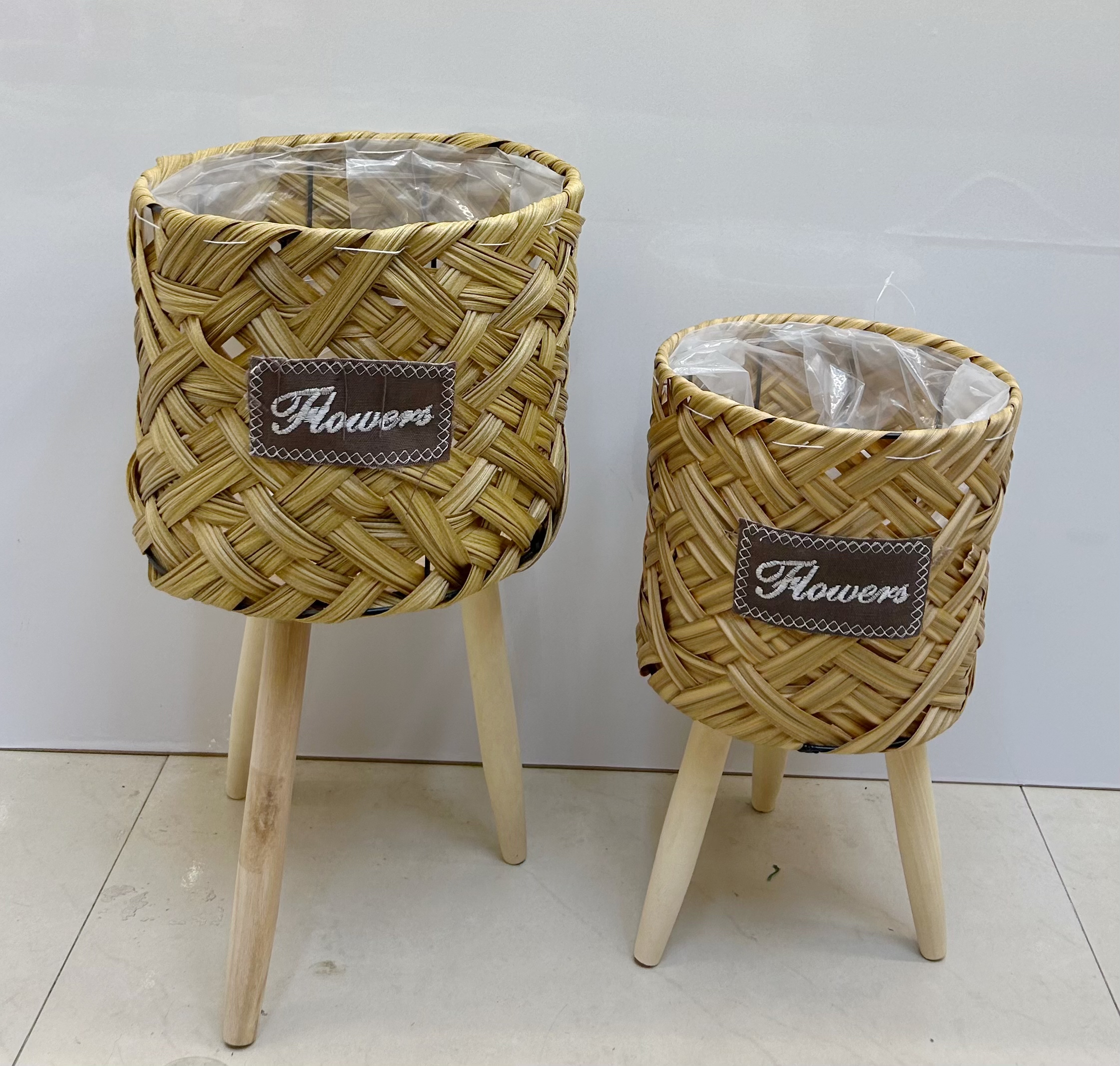 Nordic-style creative hand-woven flower baskets, wooden legs, high flower stands, floor-standing indoor and outdoor decorative garden potted plants details Picture