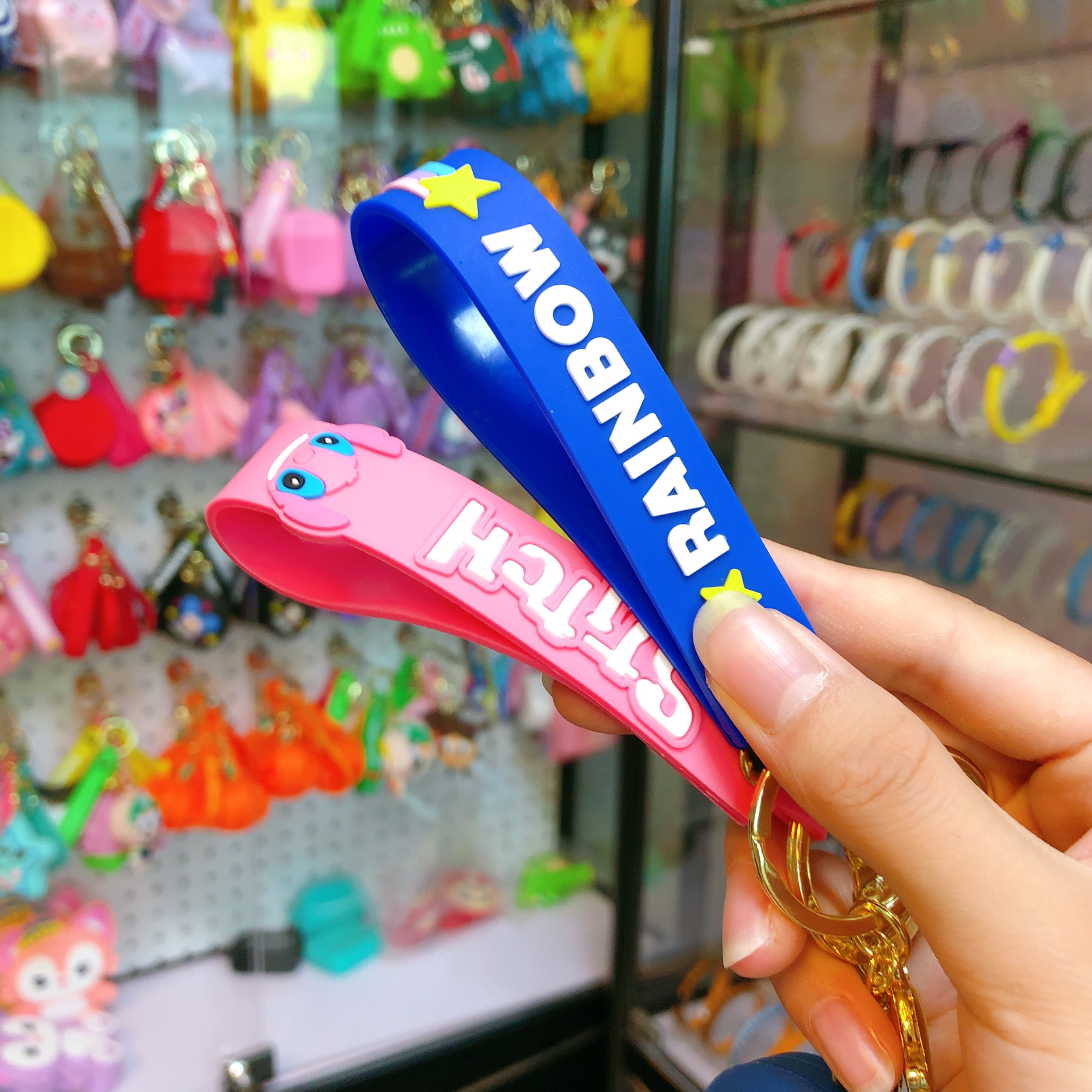 Wholesale of cute cartoon silicone Stitch keychains, convenient makeup mirrors for girls, couple pendants and small gifts Specification image