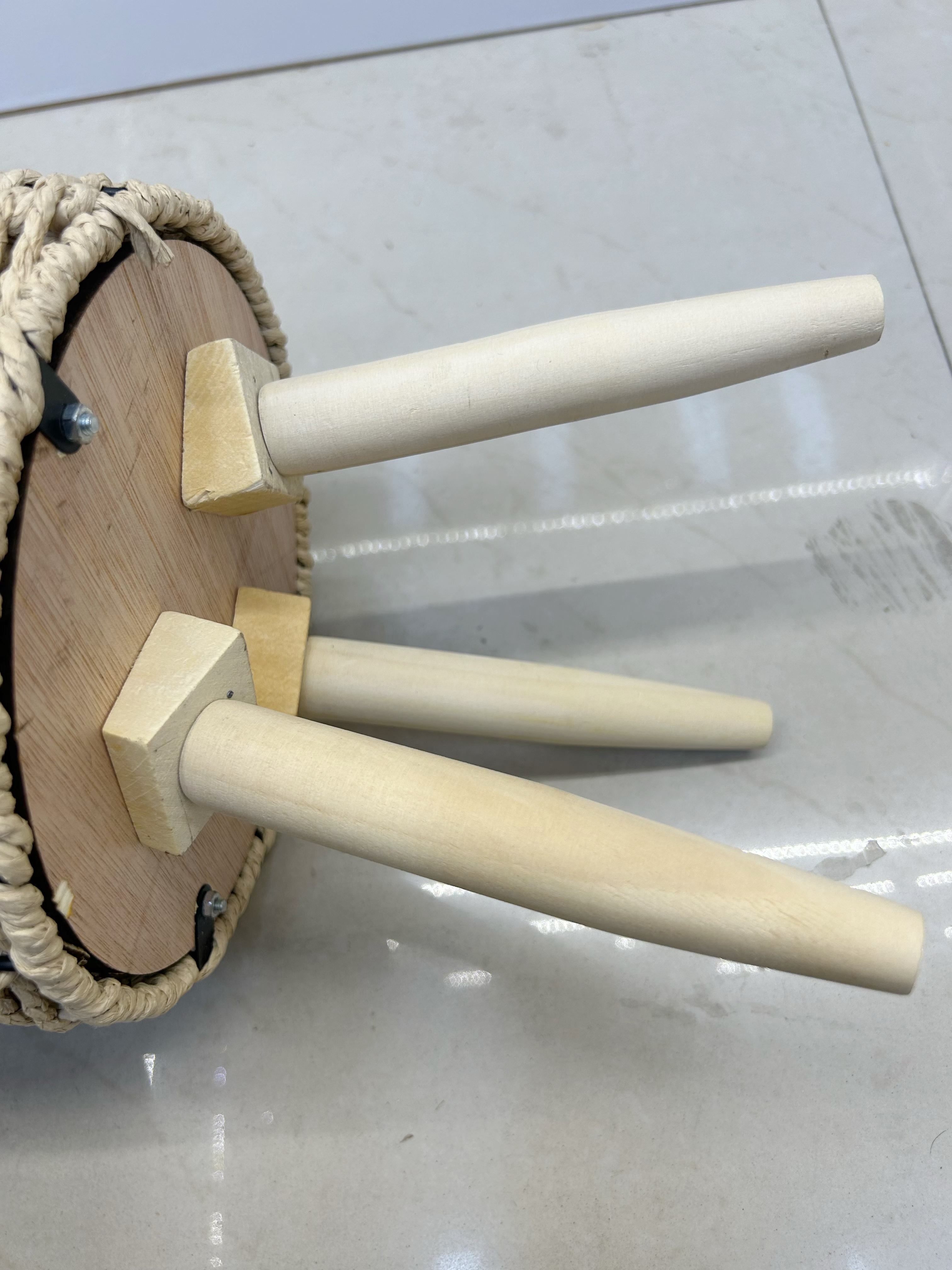 Nordic style creative, handcrafted bamboo flower baskets, wooden legs, high flower stands, floor-standing indoor and outdoor decorations, green ivy flowerpots, garden potted plants Application Scenario