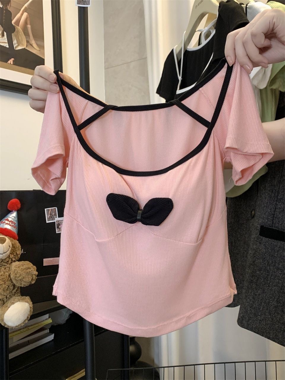 A T-shirt with a chest pad, a pure bow U-neck, and a sexy collarbone exposure. It's a summer hot girl short-sleeved top and a short base layer pic 10