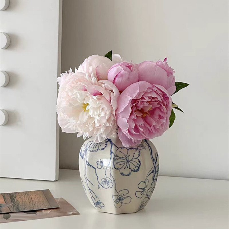 New Chinese High Sense Blue And White Porcelain Small Vase Living Room Porch Decoration Pieces Retro Flowers Flower Arranger Application Scenario