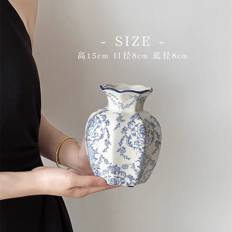 New Chinese High Sense Blue And White Porcelain Small Vase Living Room Porch Decoration Pieces Retro Flowers Flower Arranger Application Scenario