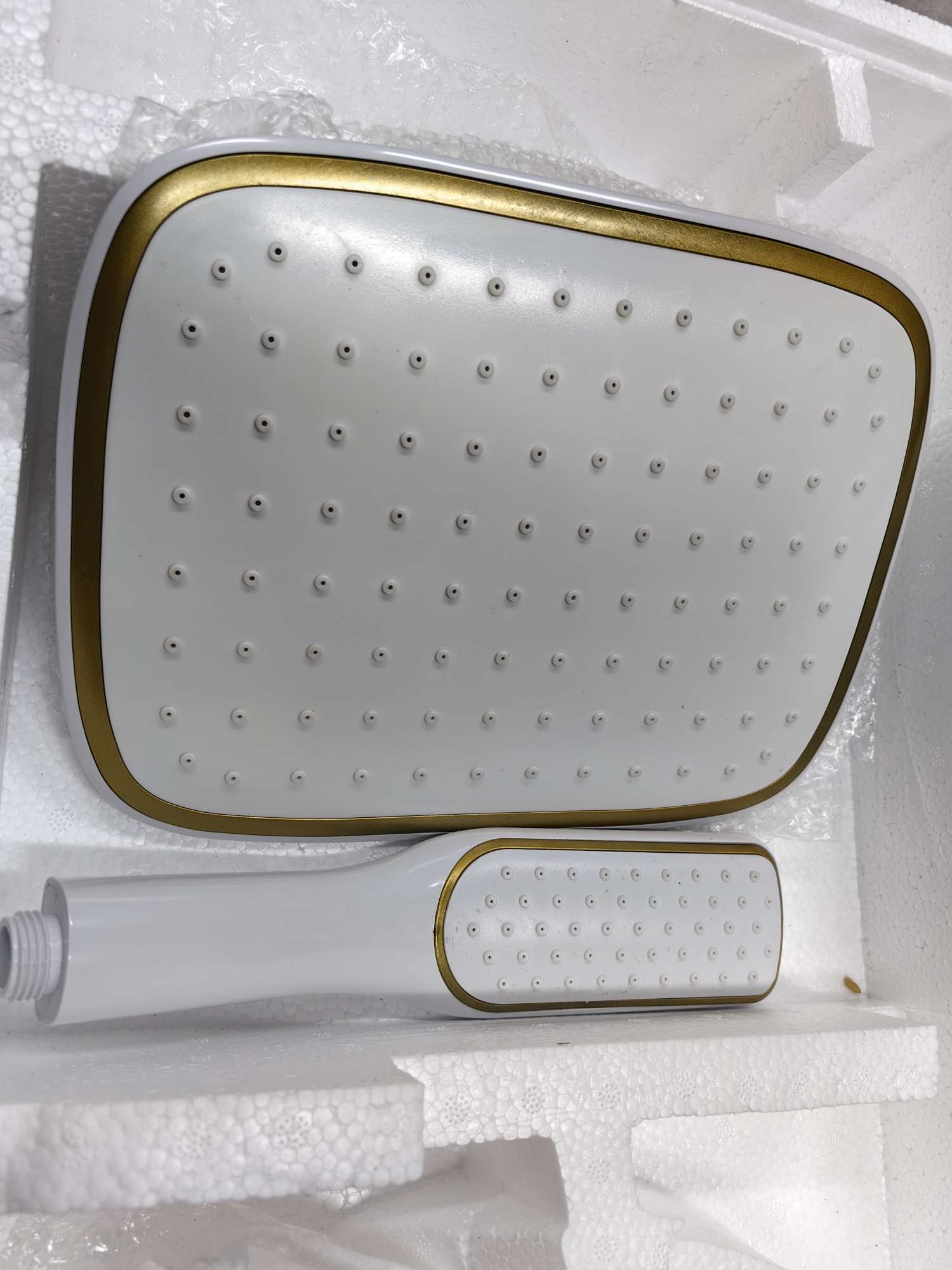 4077Wg Shower Set Faucet Shower Set High-End White Gold Super Top Spray Shower Application Scenario