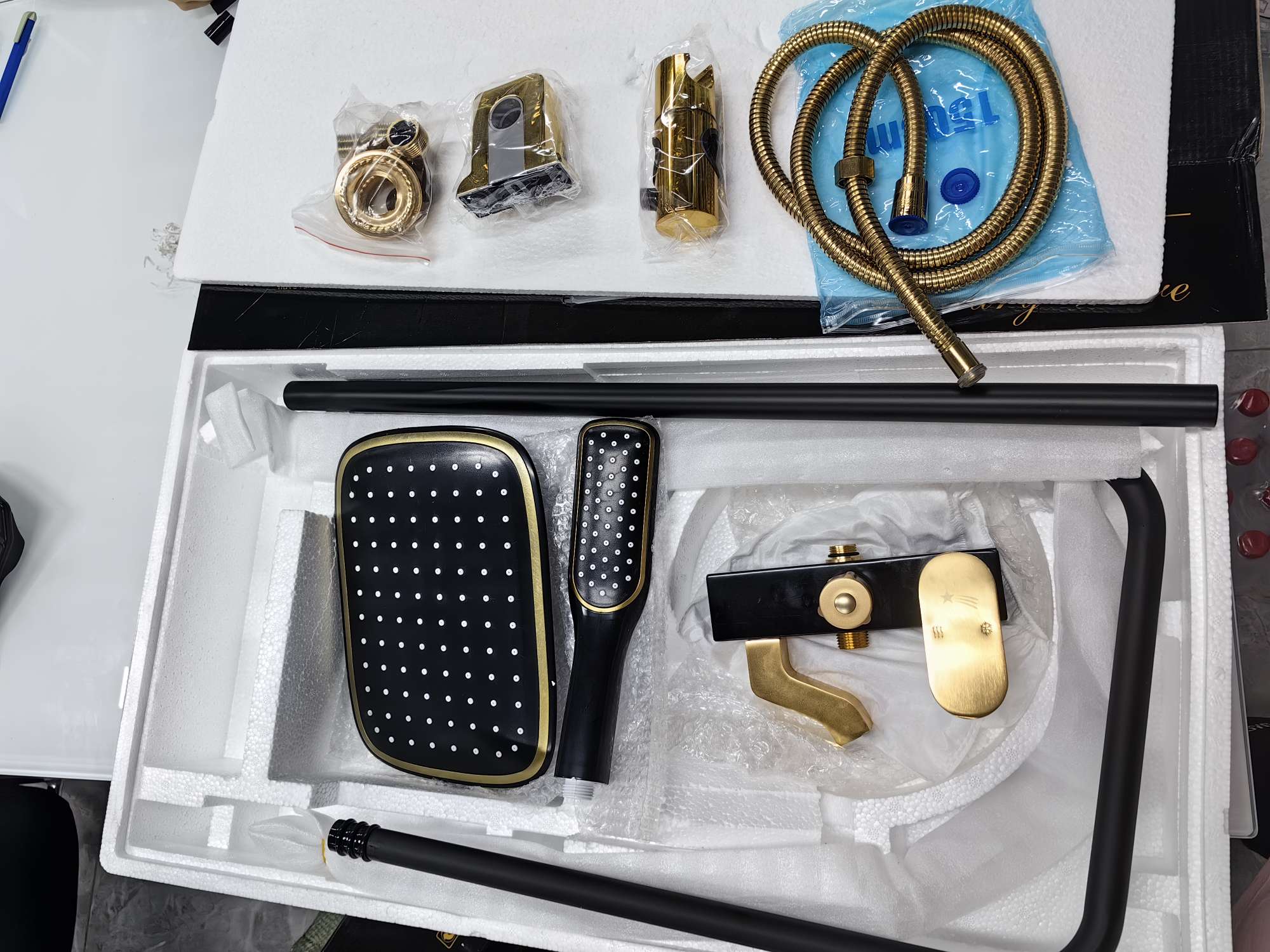 4078Bg Black Gold High-End Atmospheric Shower Faucet Set With Large Nozzle Faucet undefined