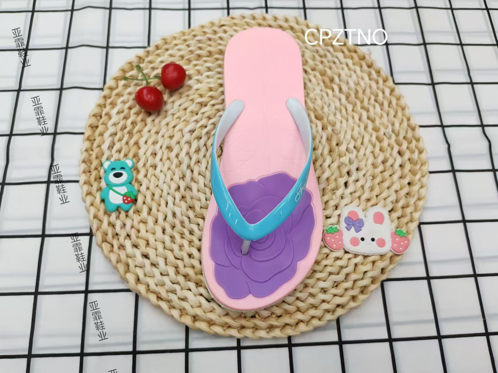 Summer fashionable and simple flip-flops for outerwear