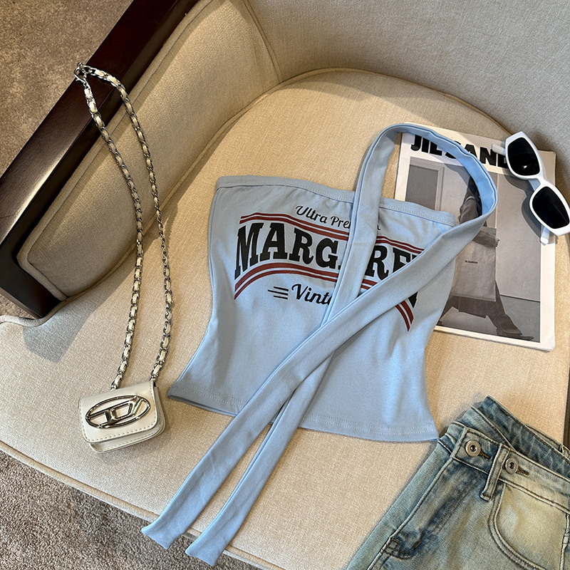 A sweet letter-printed strapless vest for women, a pure and sexy halter-neck sleeveless strapless top with a chest cushion Application Scenario