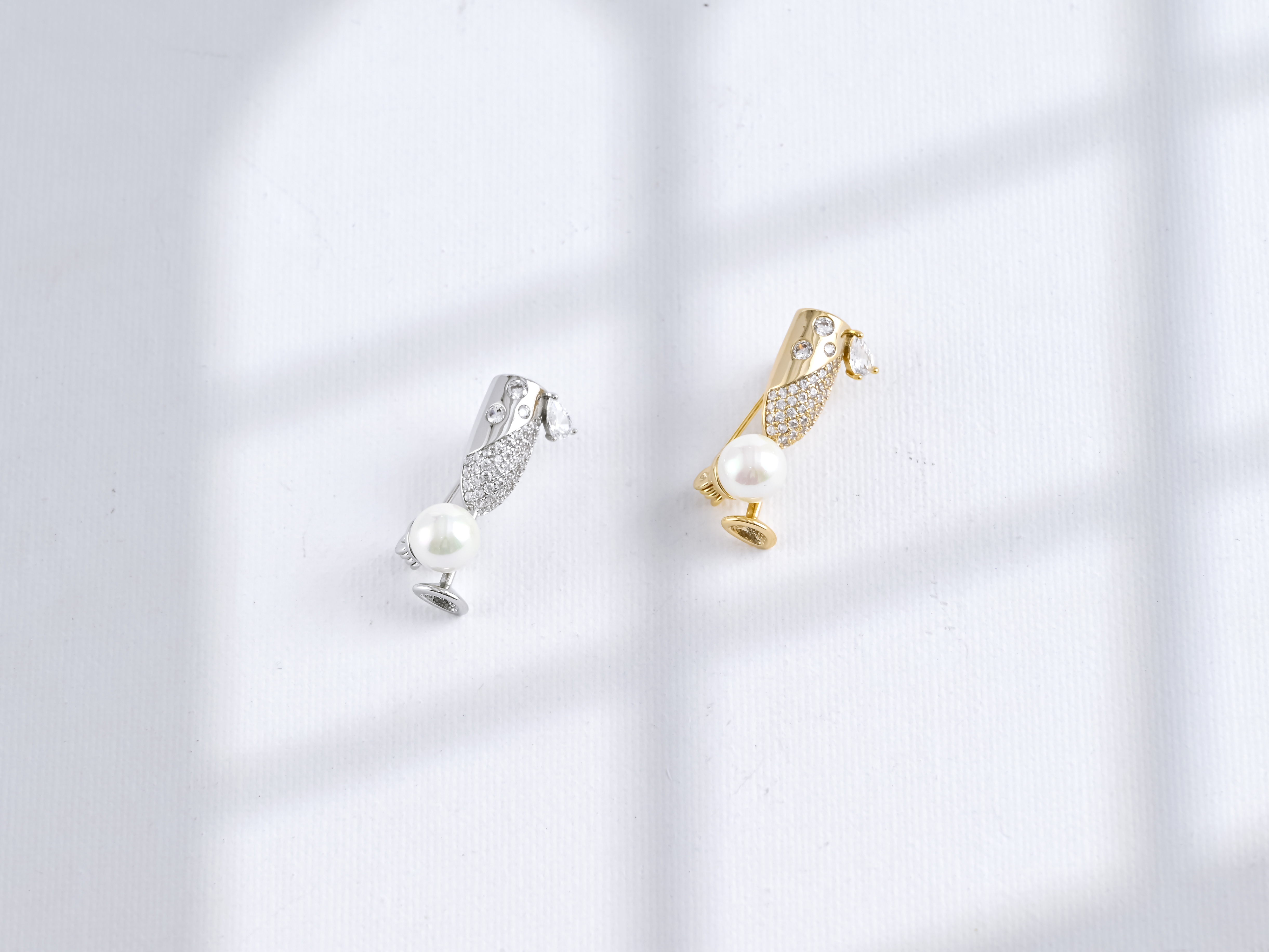 Xuhui brand copper-plated real gold and zircon inlaid tall glass, personalized brooch and pin decoration, fashionable and versatile brooch accessories, multiple women's styles to choose from full figure