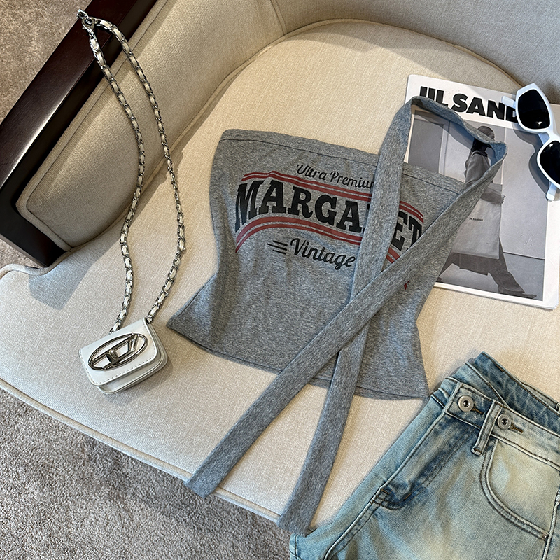 A sweet letter-printed strapless vest for women, a pure and sexy halter-neck sleeveless strapless top with a chest cushion