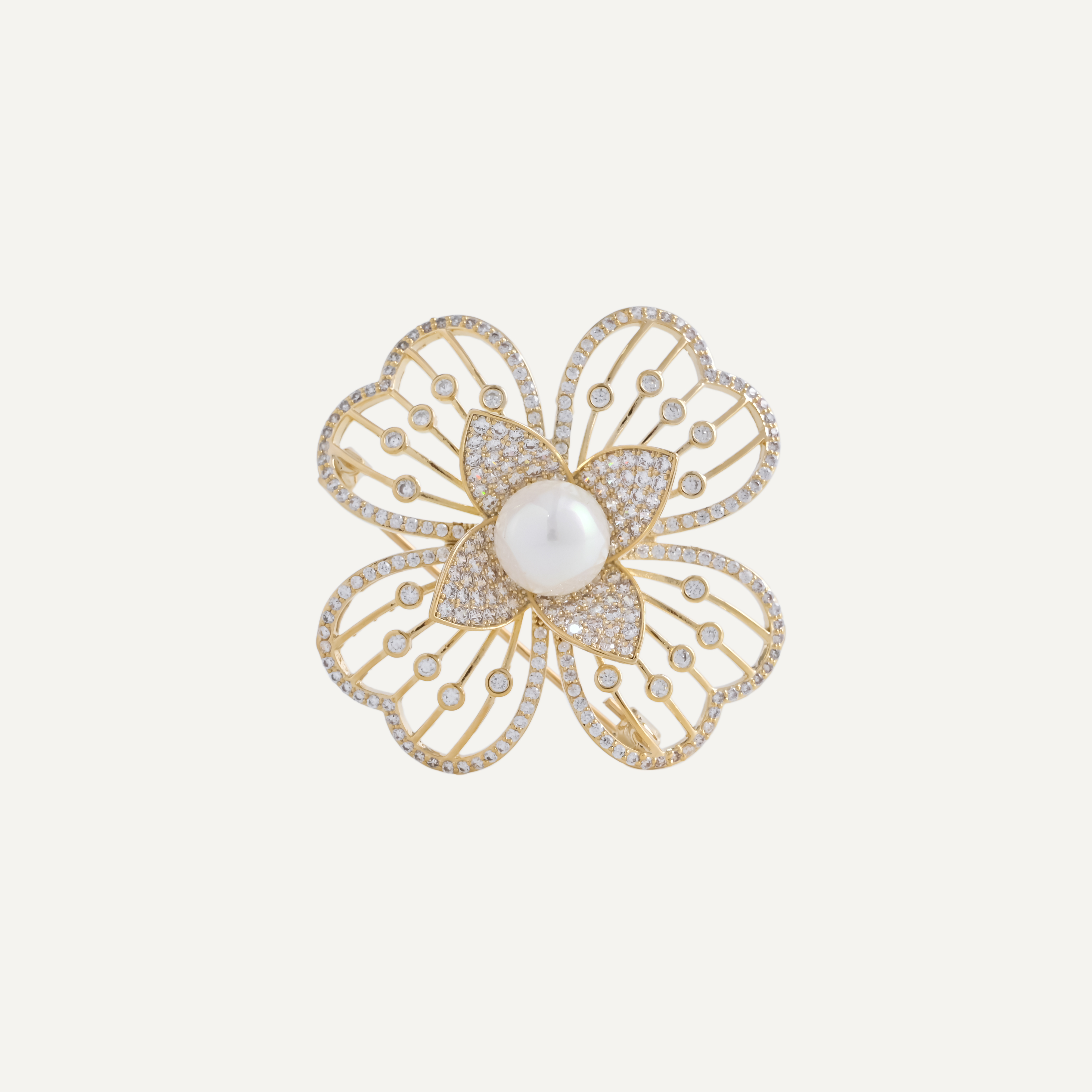 Xuhui brand copper-plated real gold and zircon four-leaf flower brooches and pins are fashionable and versatile. There are many women's styles to choose from full figure