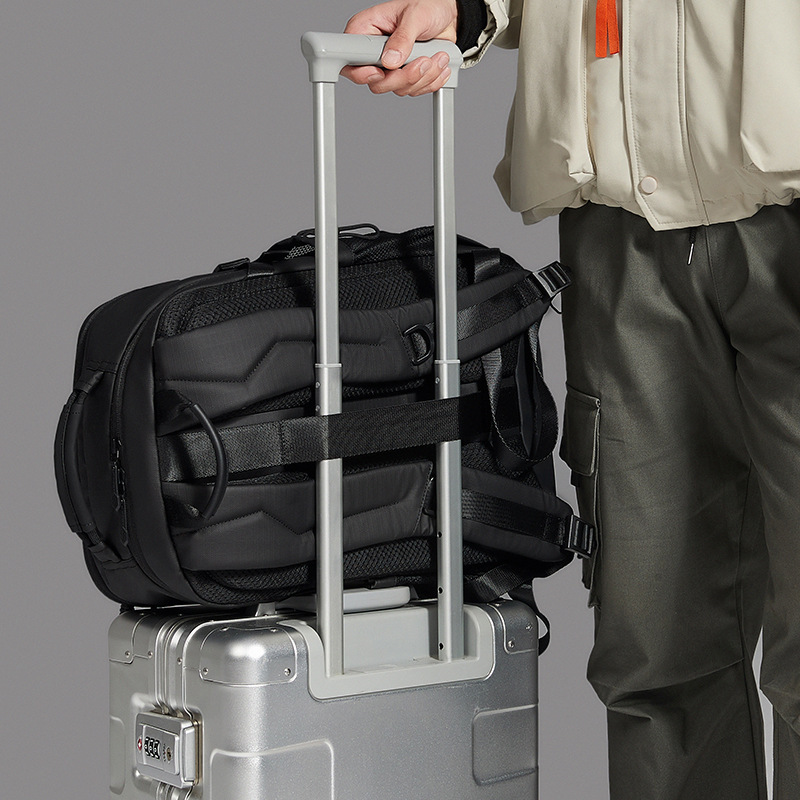 A new large-capacity backpack for men's sports and leisure, water-resistant, and daily commuting 15.6-inch laptop backpack details Picture