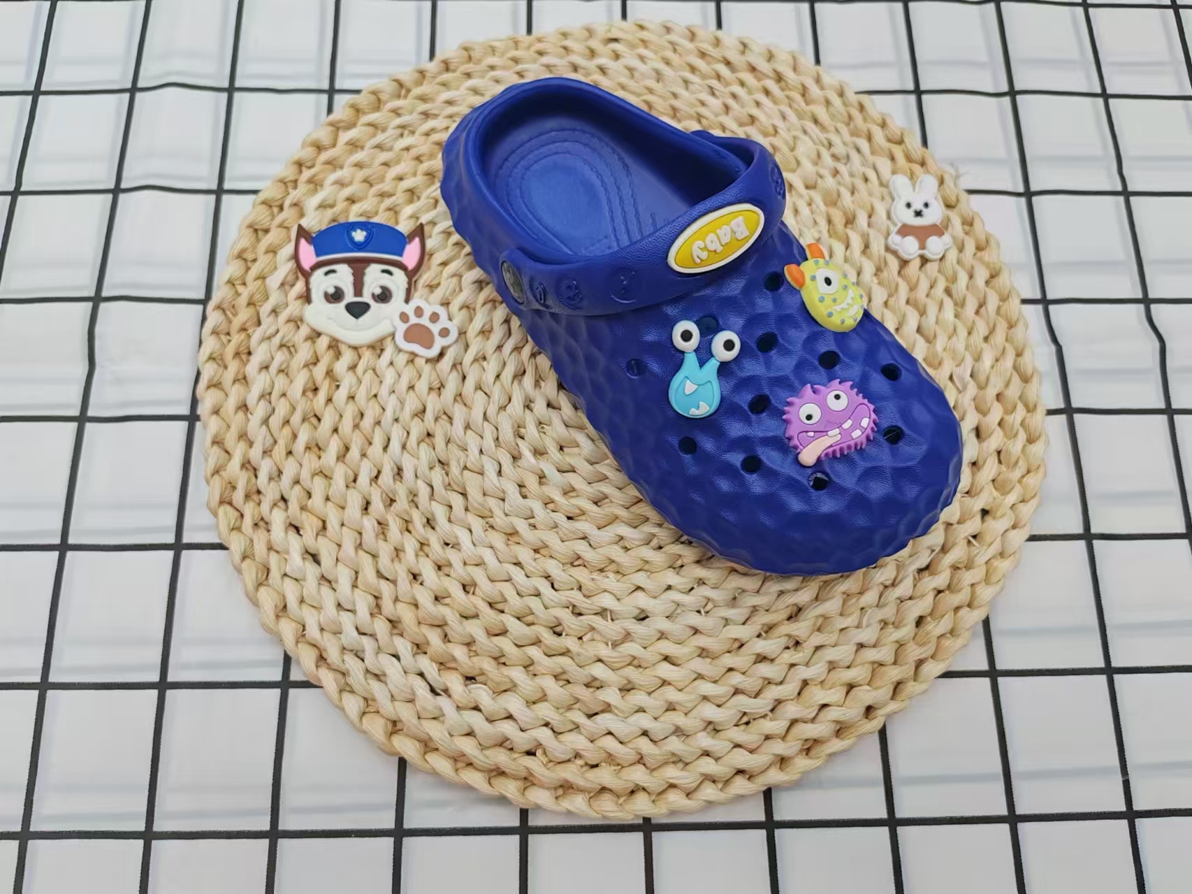 Wear funny children's crocs outside in summer details Picture