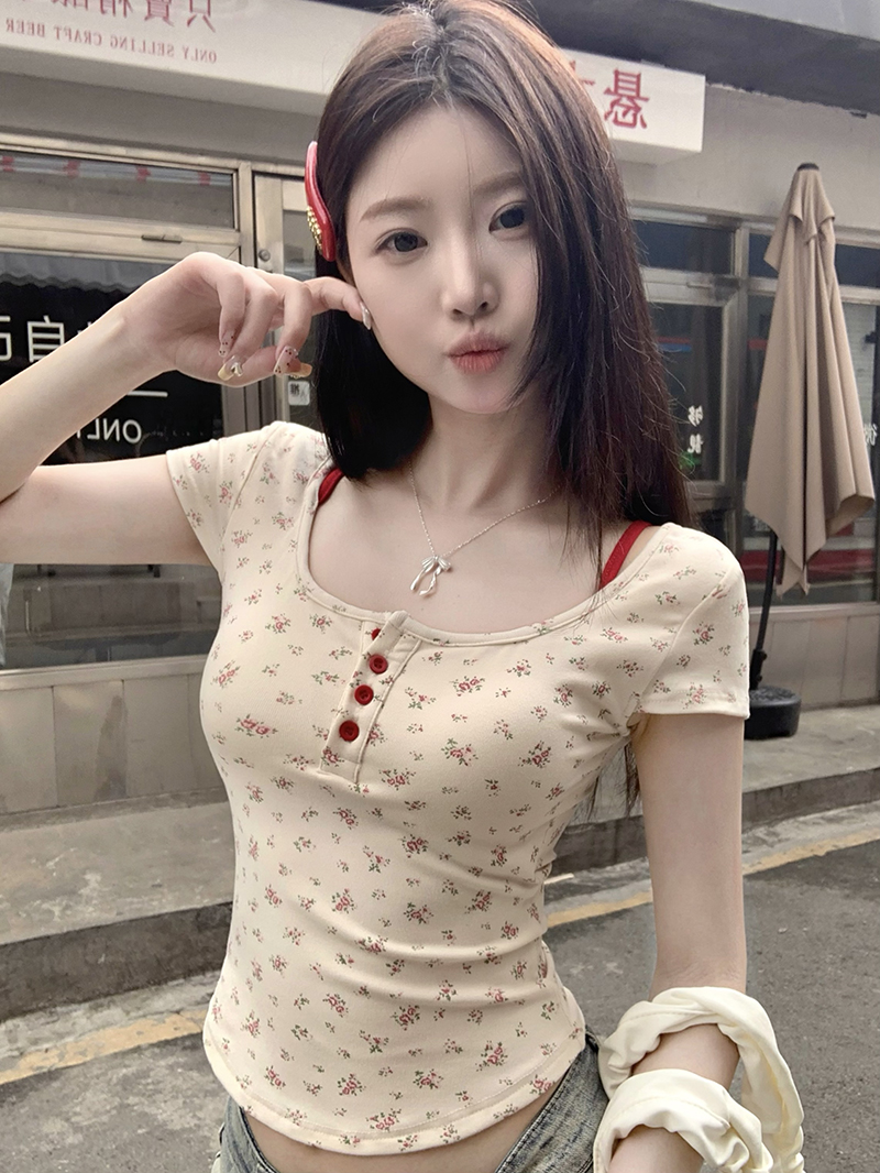 A Korean-style floral print short-sleeved T-shirt with a chest cushion for women, a summer slim-fit short, pure backless, high-end off-the-shoulder top pic 3