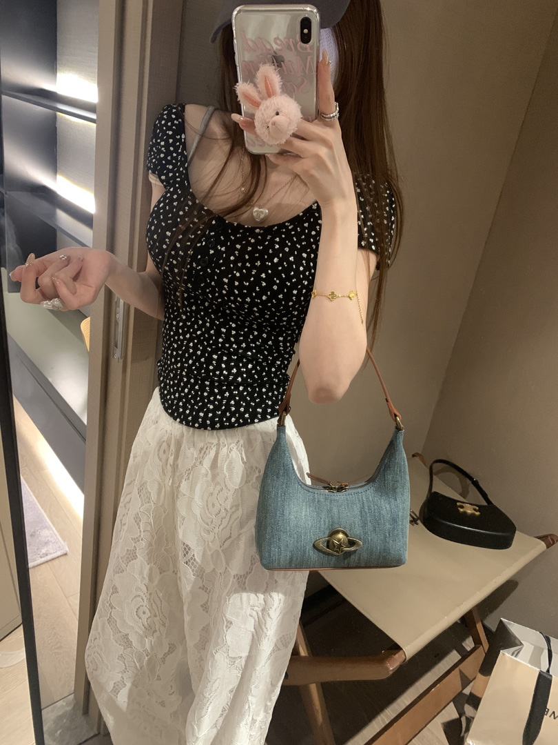 A Korean-style floral print short-sleeved T-shirt with a chest cushion for women, a summer slim-fit short, pure backless, high-end off-the-shoulder top pic 2