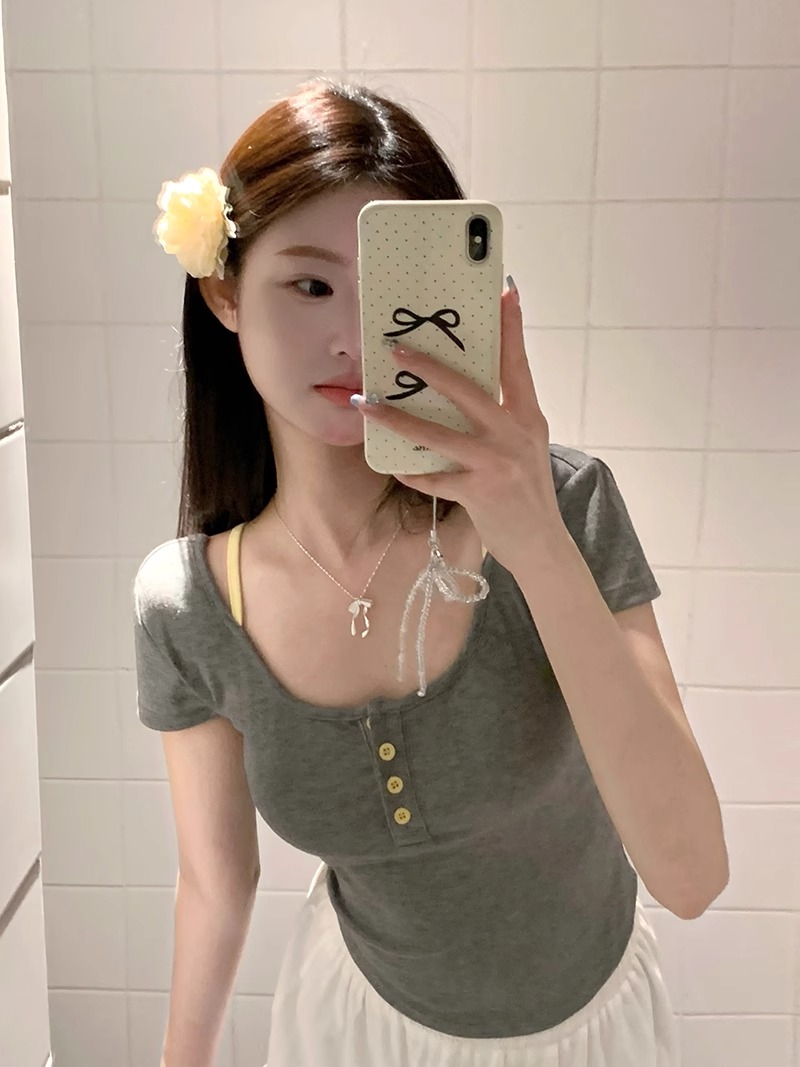 A Korean-style floral print short-sleeved T-shirt with a chest cushion for women, a summer slim-fit short, pure backless, high-end off-the-shoulder top pic 9