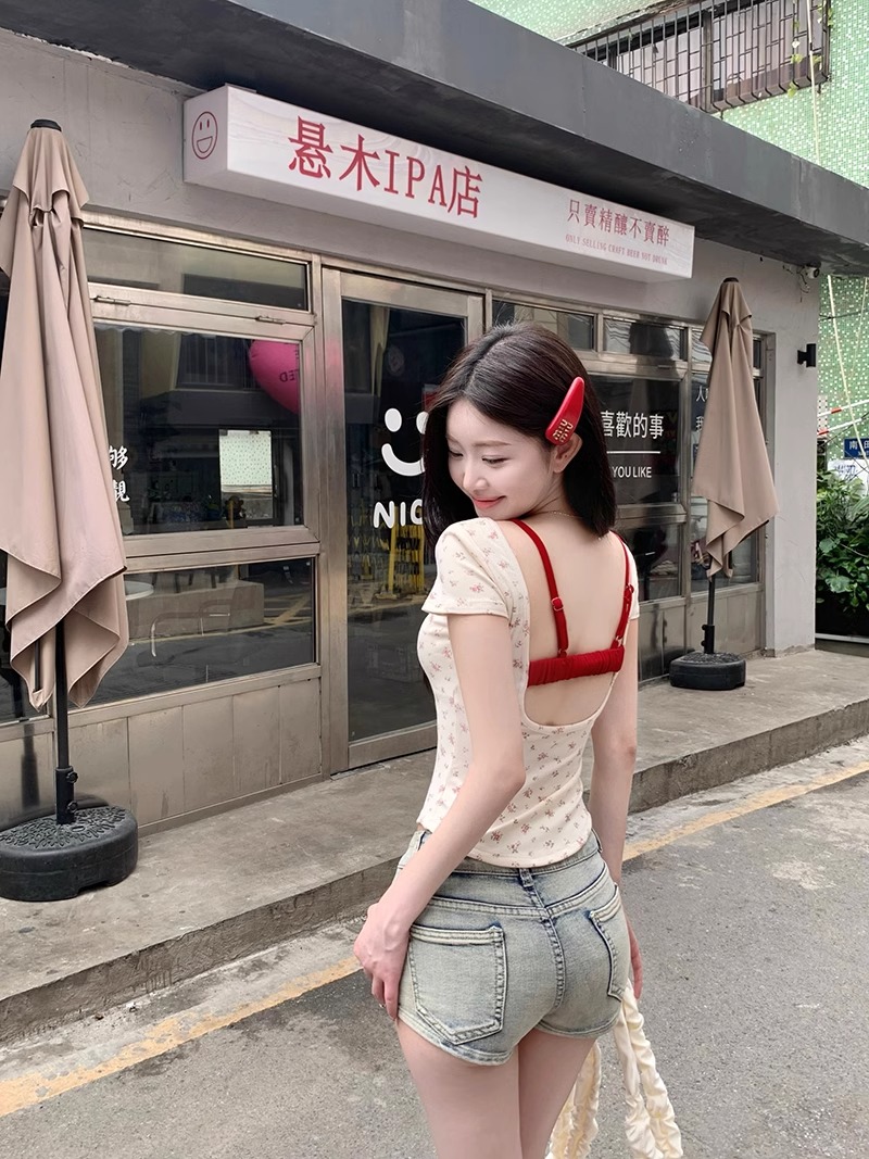 A Korean-style floral print short-sleeved T-shirt with a chest cushion for women, a summer slim-fit short, pure backless, high-end off-the-shoulder top pic 8