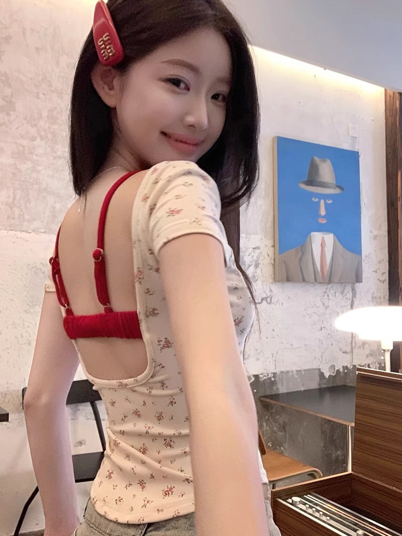 A Korean-style floral print short-sleeved T-shirt with a chest cushion for women, a summer slim-fit short, pure backless, high-end off-the-shoulder top pic 7