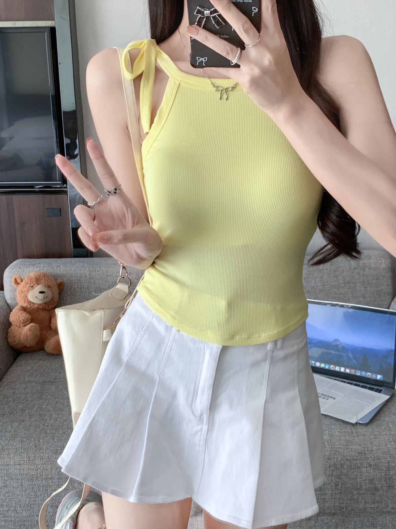 A new 2024 sleeveless top with a pure desire style lace-up neck, built-in chest cushion and halter top for women to wear outside pic 2