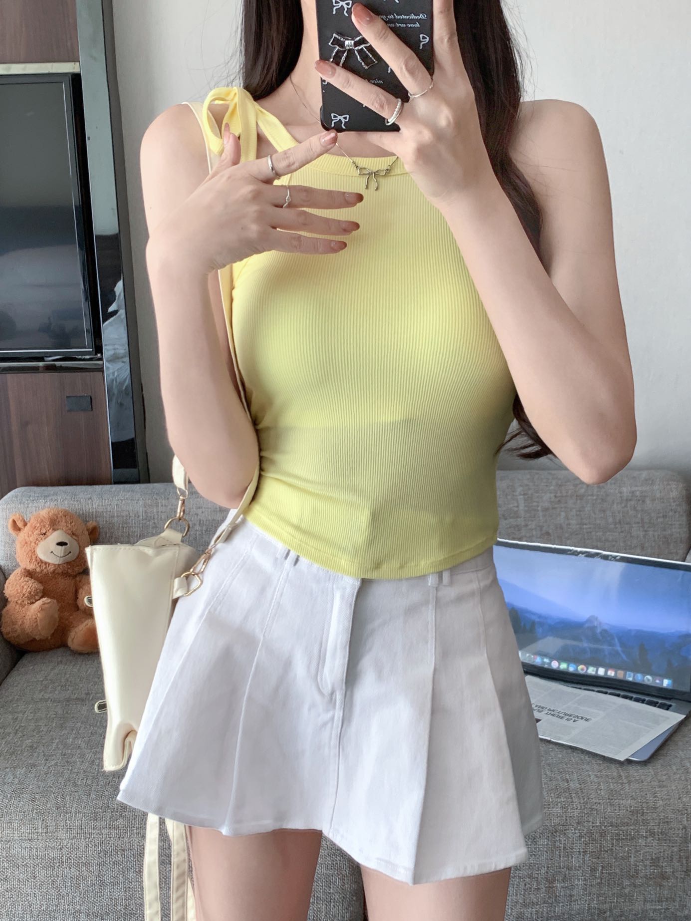 A new 2024 sleeveless top with a pure desire style lace-up neck, built-in chest cushion and halter top for women to wear outside pic 3