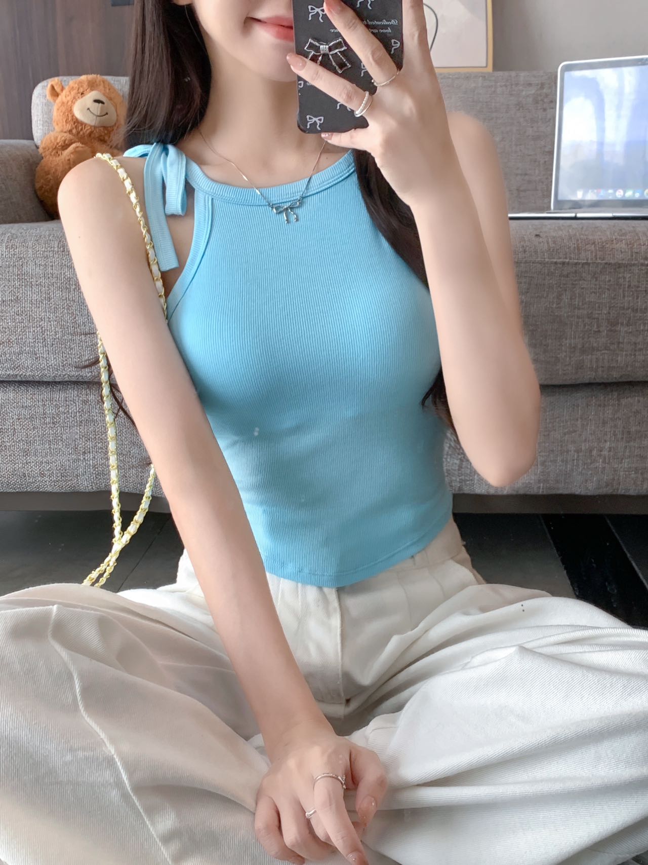 A new 2024 sleeveless top with a pure desire style lace-up neck, built-in chest cushion and halter top for women to wear outside pic 7